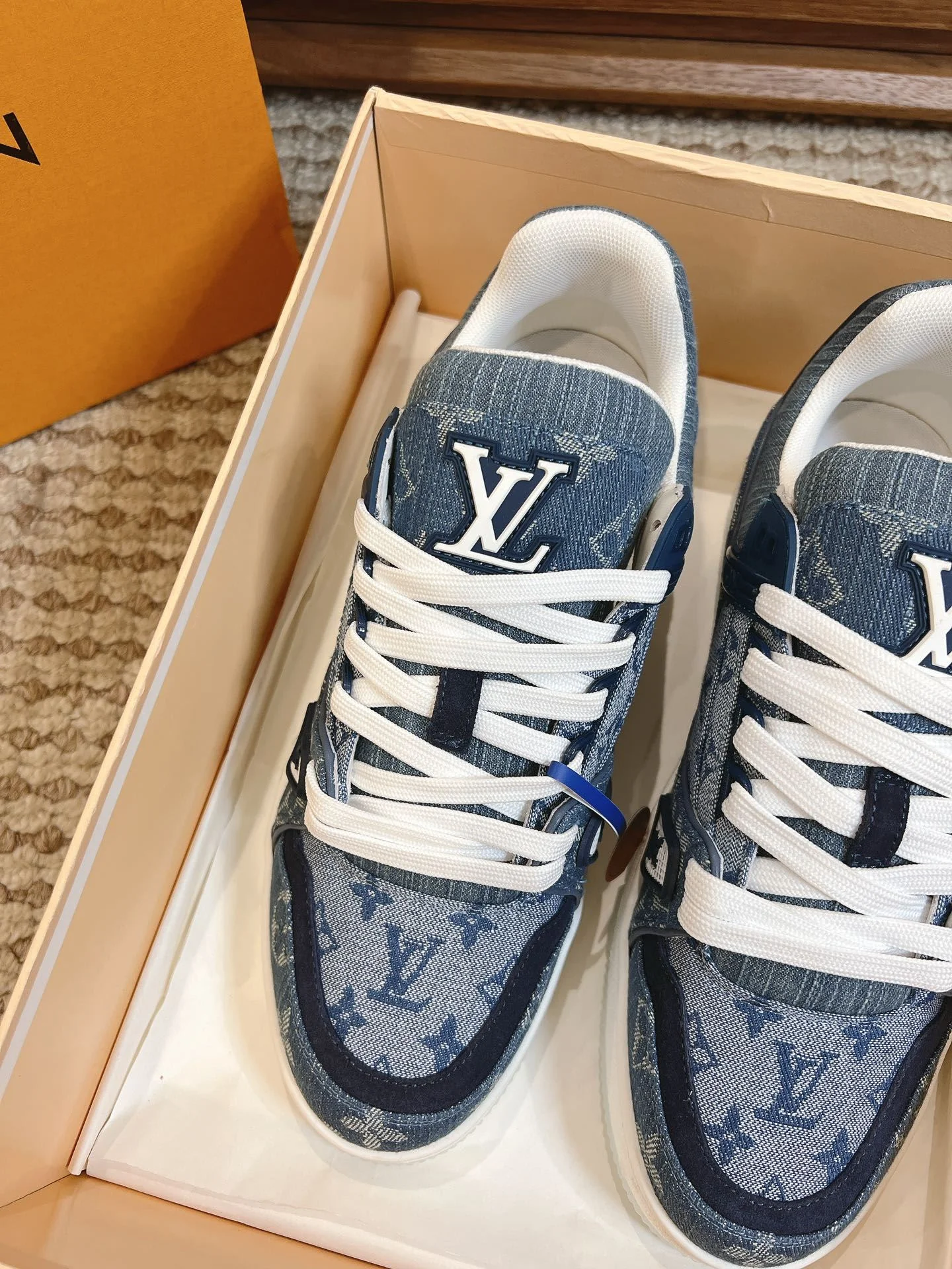 Louis Vuitton Trainer Sneaker ModernLook 31409