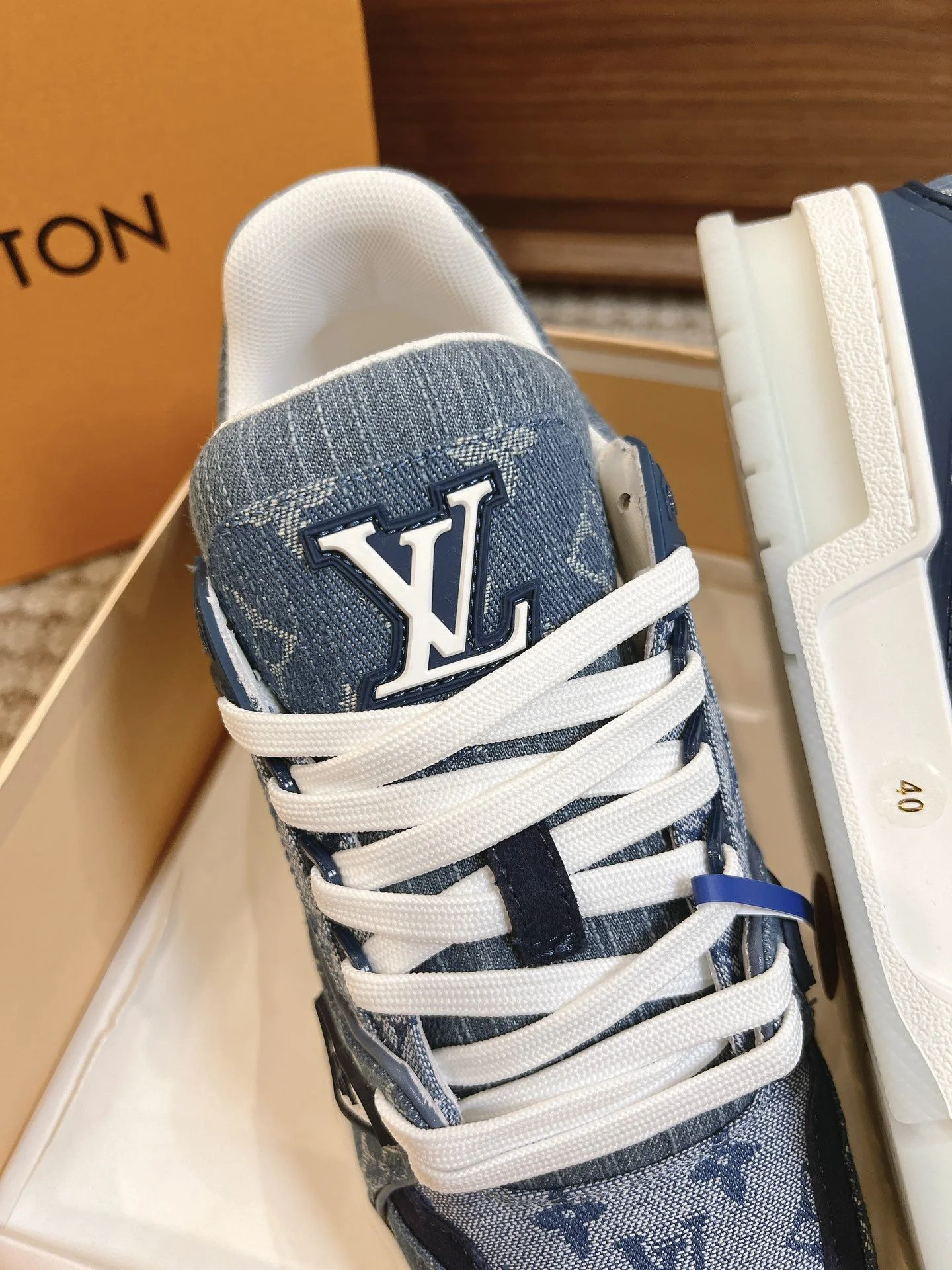 Louis Vuitton Trainer Sneaker ModernLook 31409