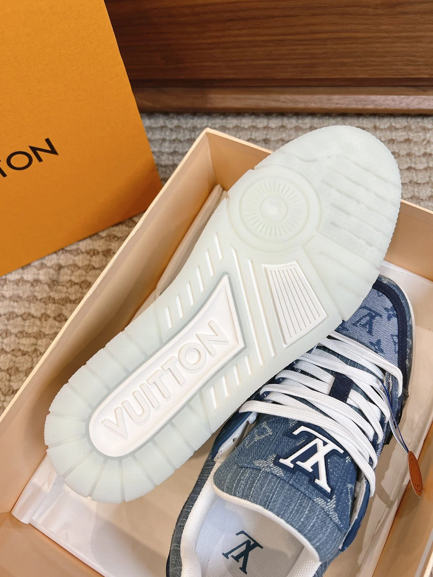 Louis Vuitton Trainer Sneaker ModernLook 31409