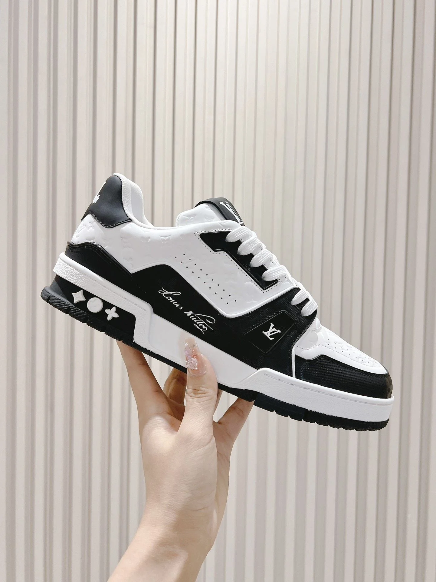 Louis Vuitton Trainer Sneaker ModernLook 31411