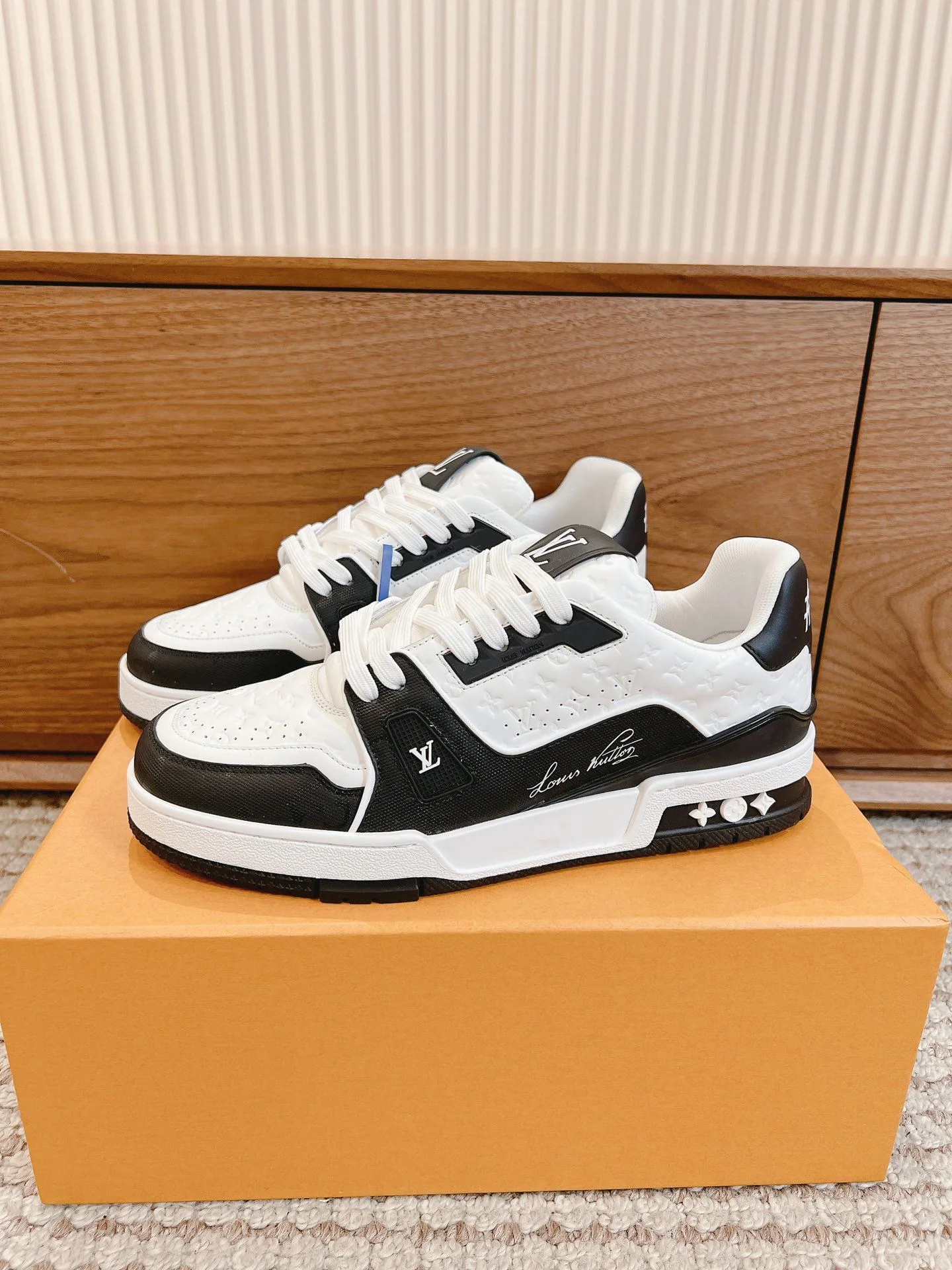 Louis Vuitton Trainer Sneaker ModernLook 31411