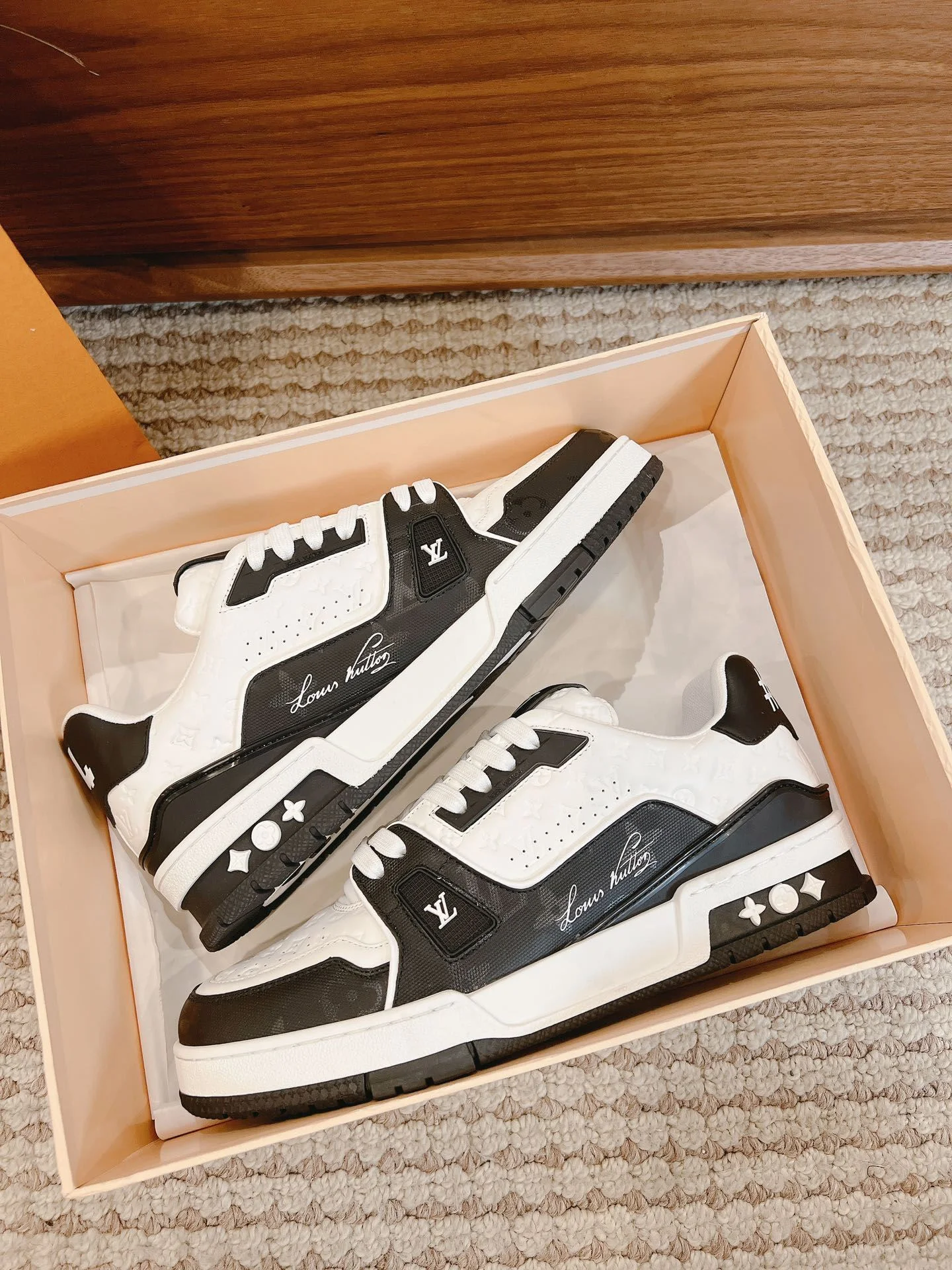 Louis Vuitton Trainer Sneaker ModernLook 31411