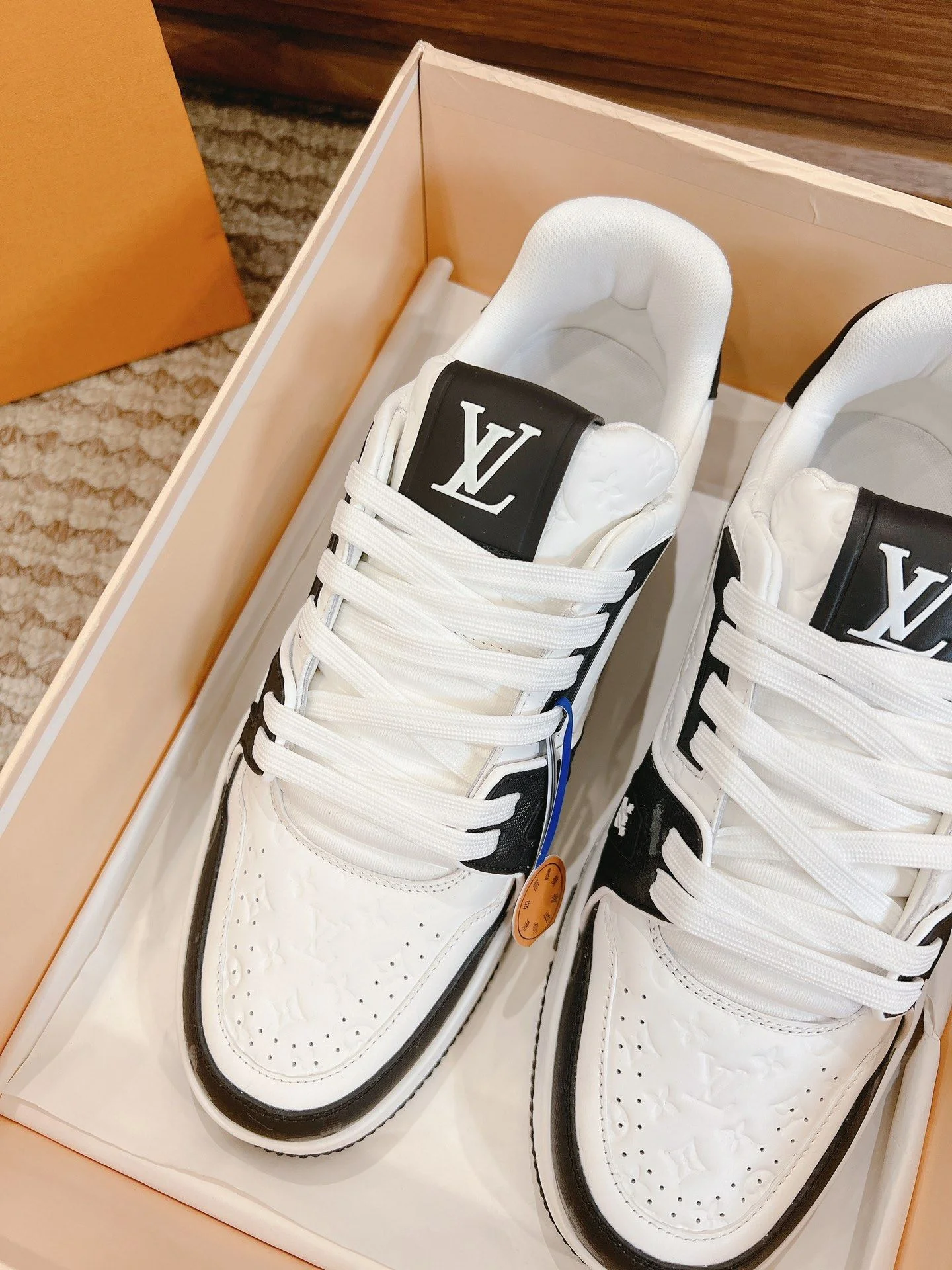 Louis Vuitton Trainer Sneaker ModernLook 31411