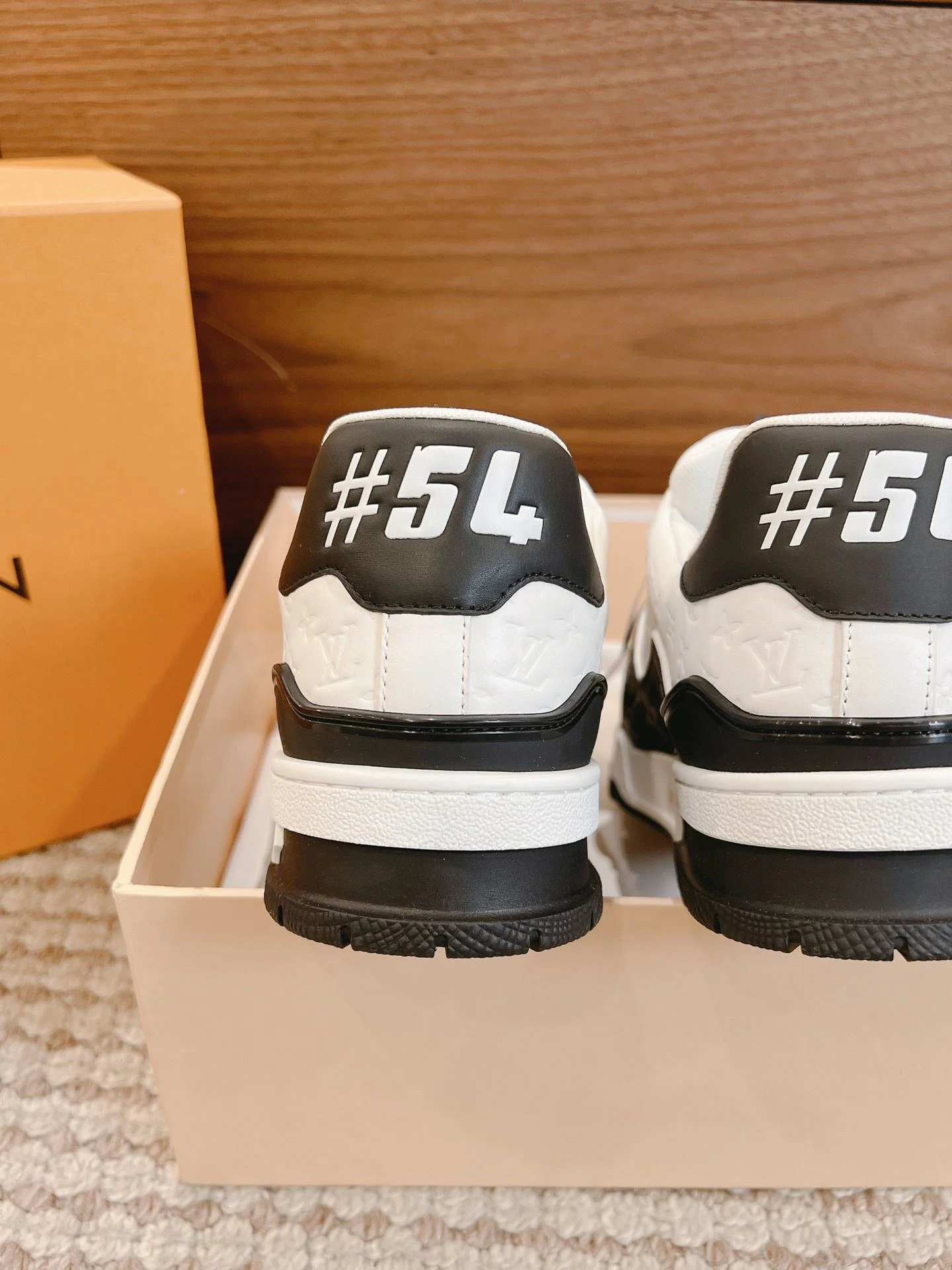 Louis Vuitton Trainer Sneaker ModernLook 31411