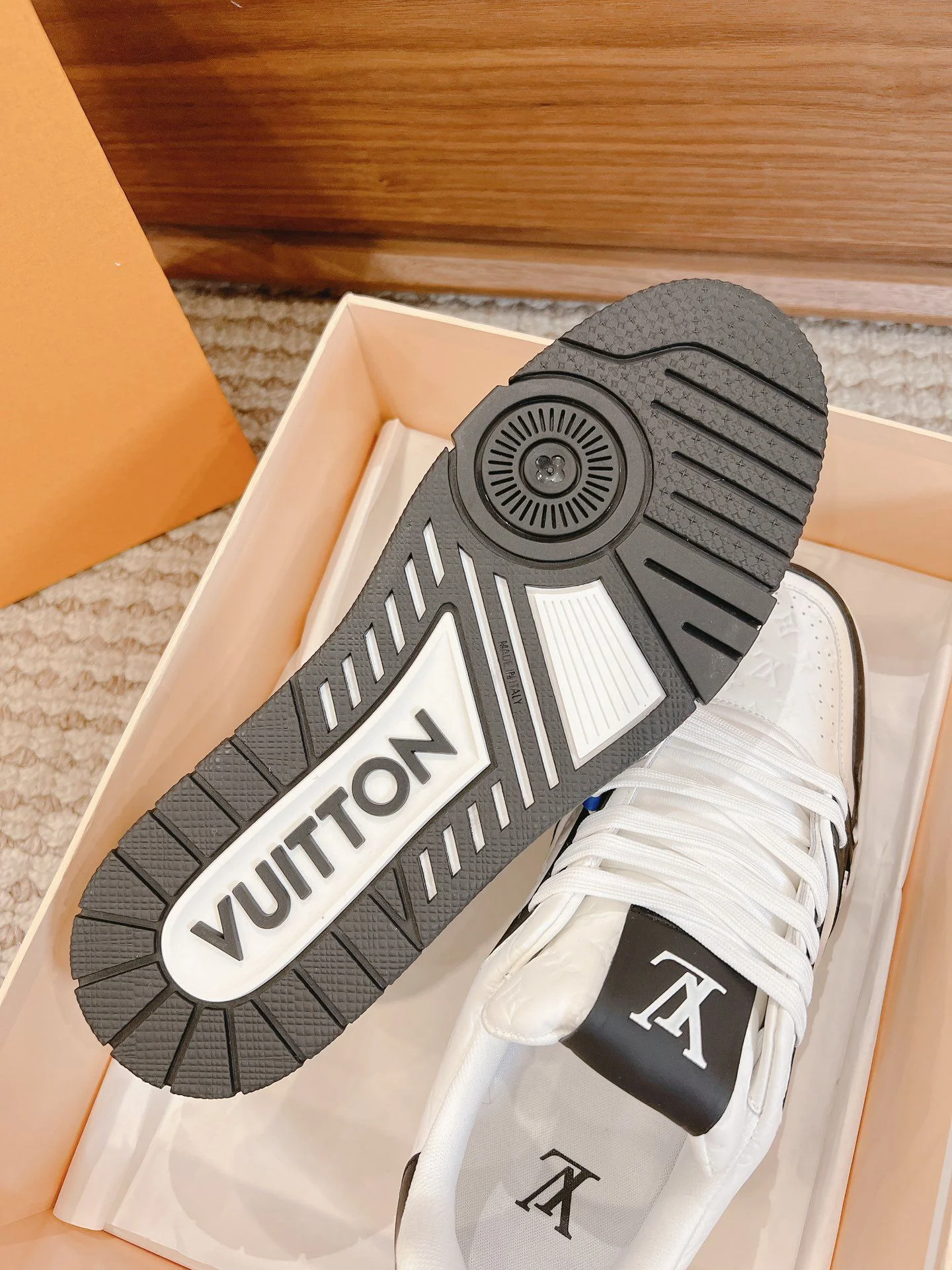 Louis Vuitton Trainer Sneaker ModernLook 31411