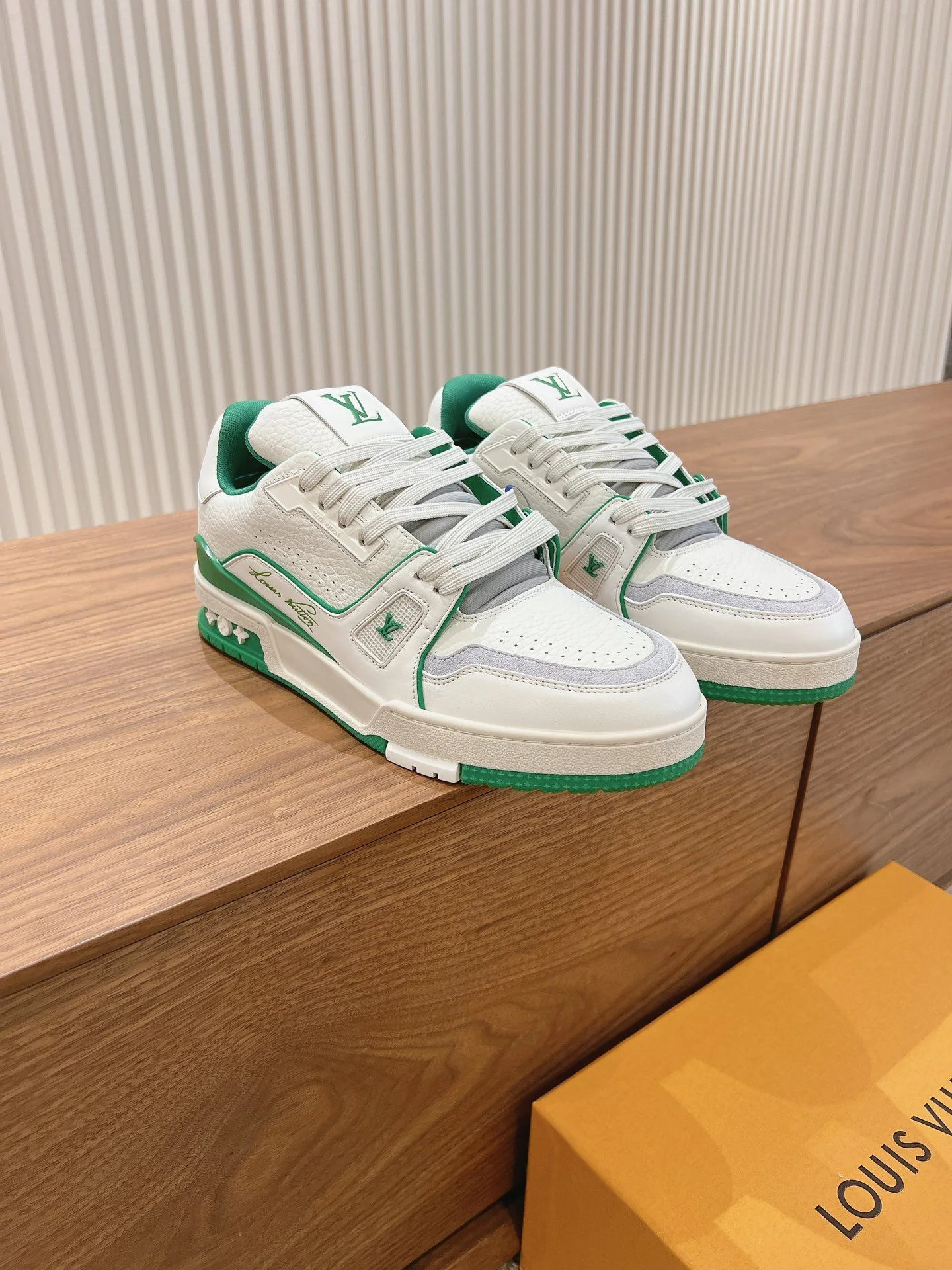 Louis Vuitton Trainer Sneaker Reliable 31434