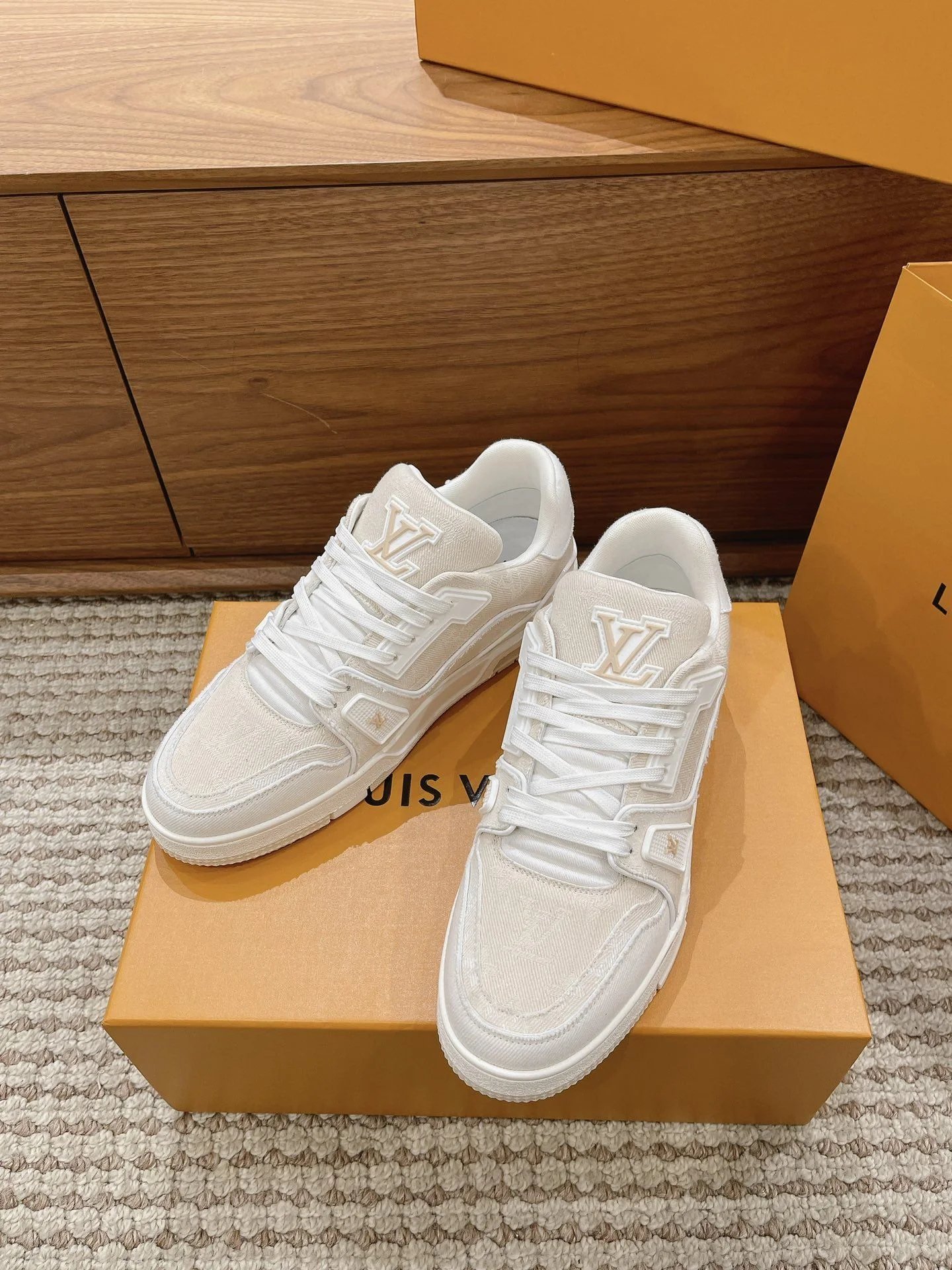 Louis Vuitton Trainer Sneaker ModernLook 31423