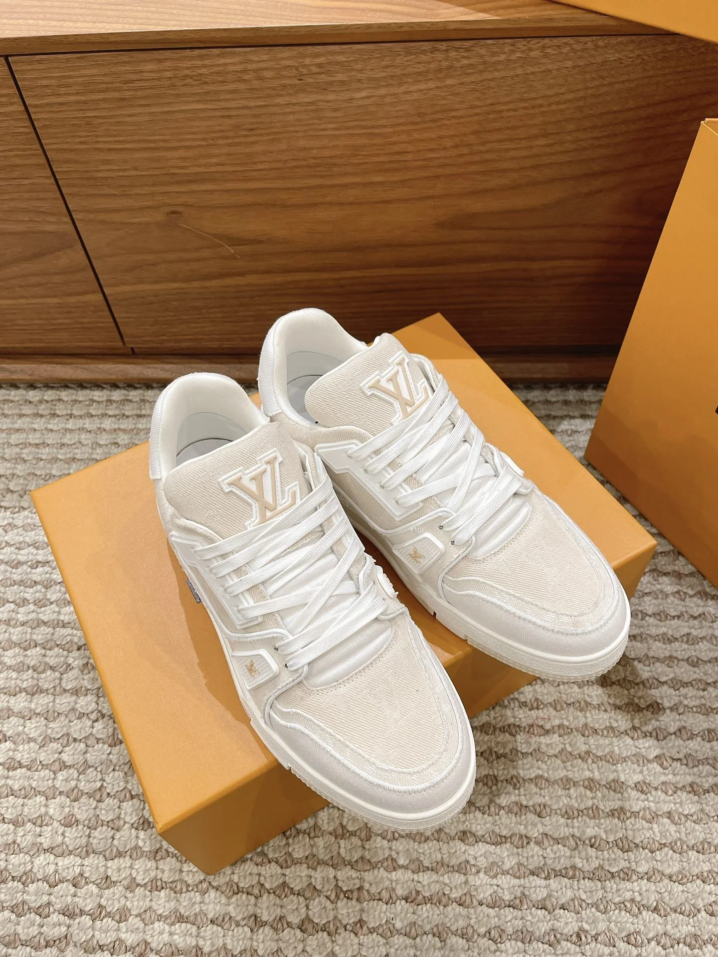 Louis Vuitton Trainer Sneaker ModernLook 31423