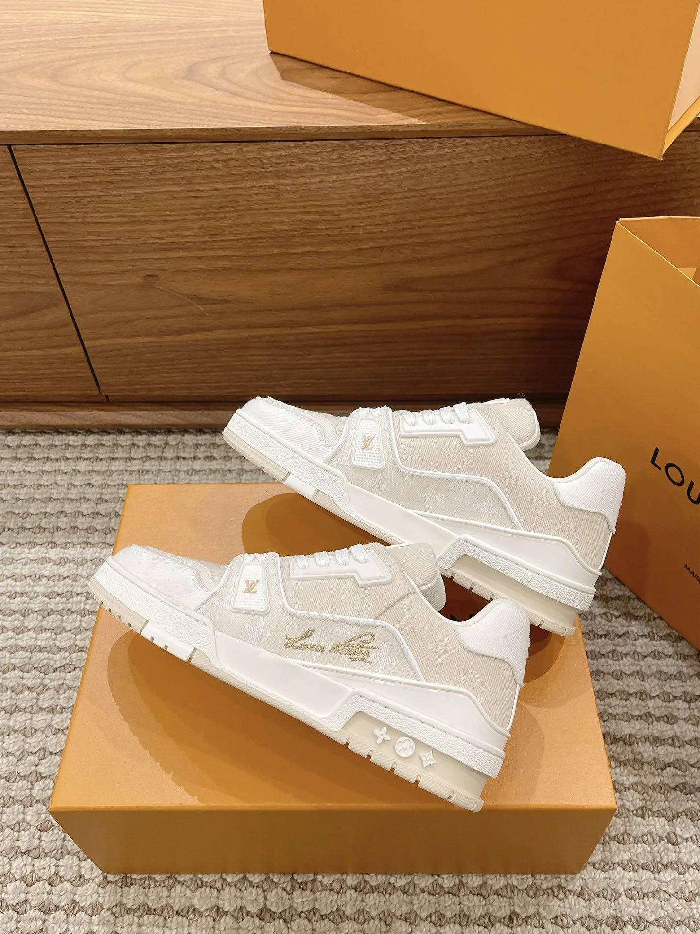 Louis Vuitton Trainer Sneaker ModernLook 31423