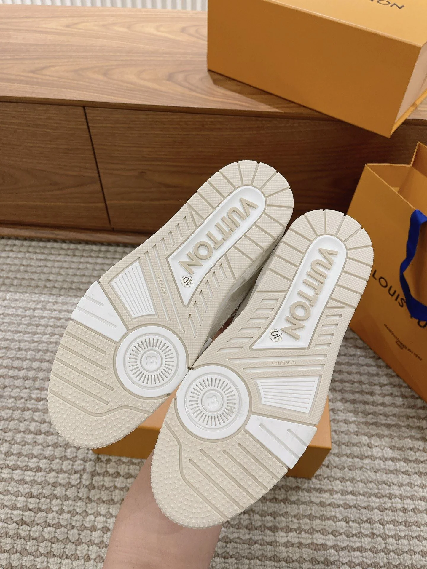 Louis Vuitton Trainer Sneaker ModernLook 31423