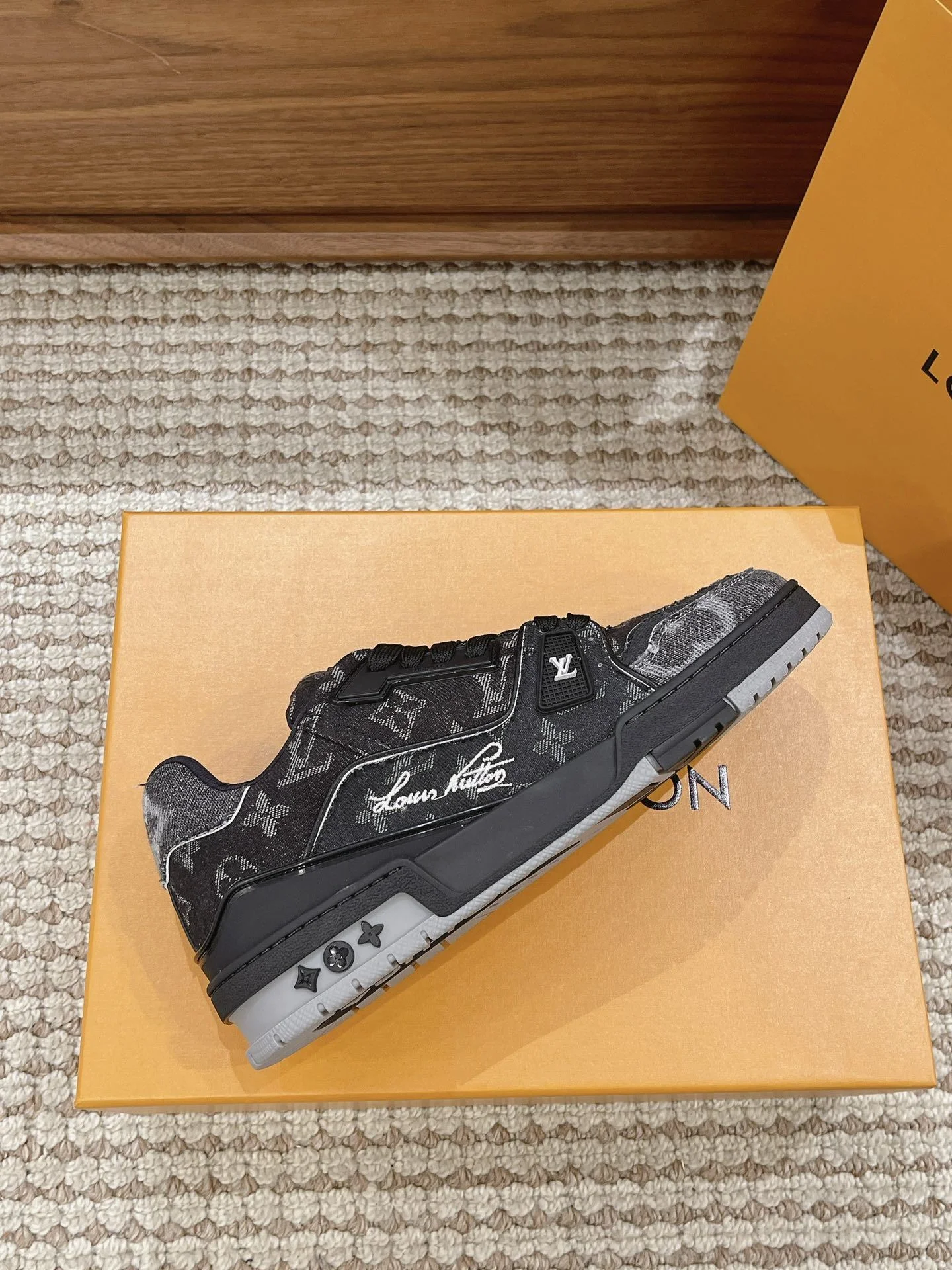 Louis Vuitton Trainer Sneaker Neat 31416