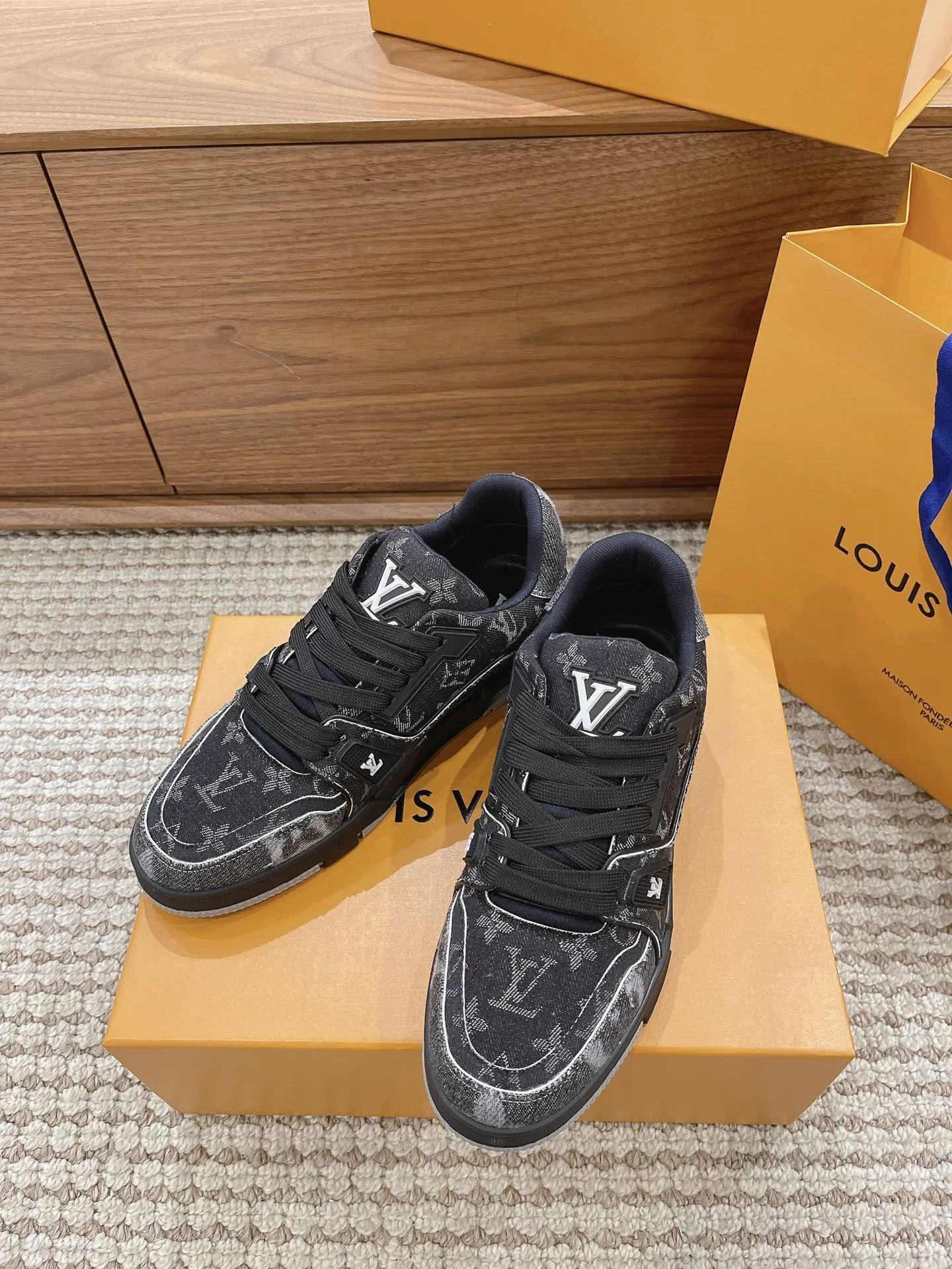 Louis Vuitton Trainer Sneaker Neat 31416
