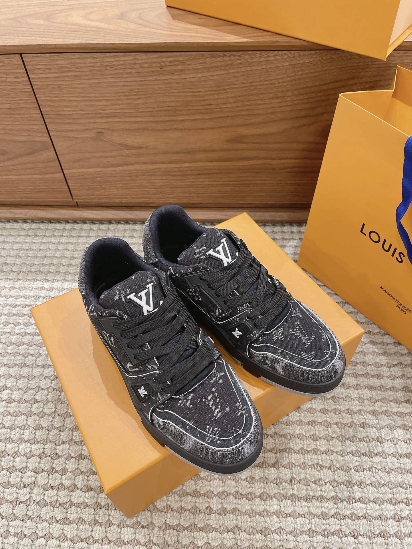 Louis Vuitton Trainer Sneaker Neat 31416