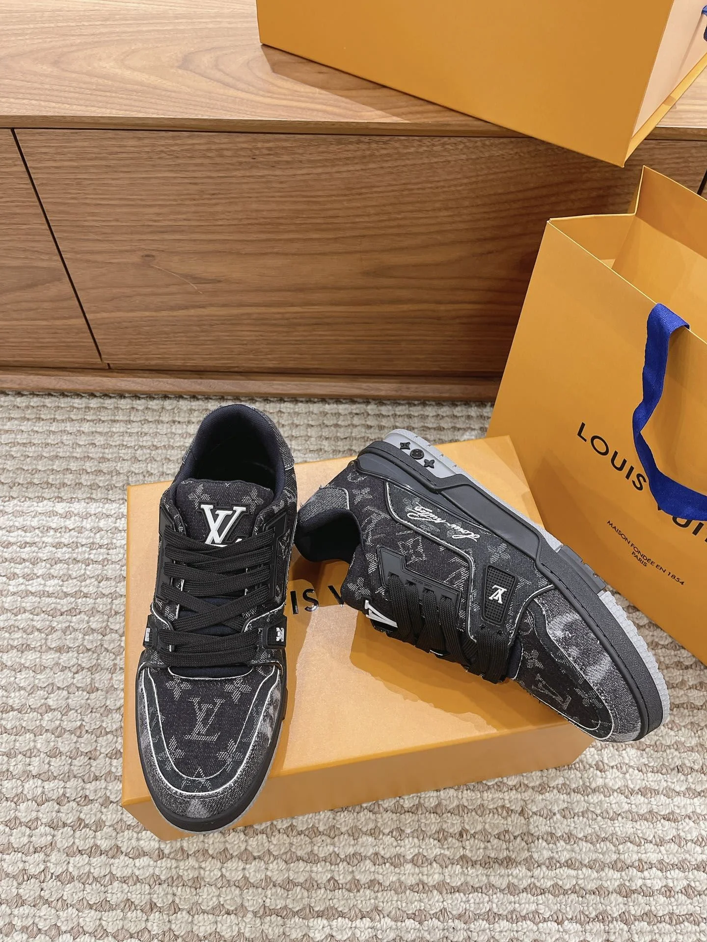 Louis Vuitton Trainer Sneaker Neat 31416