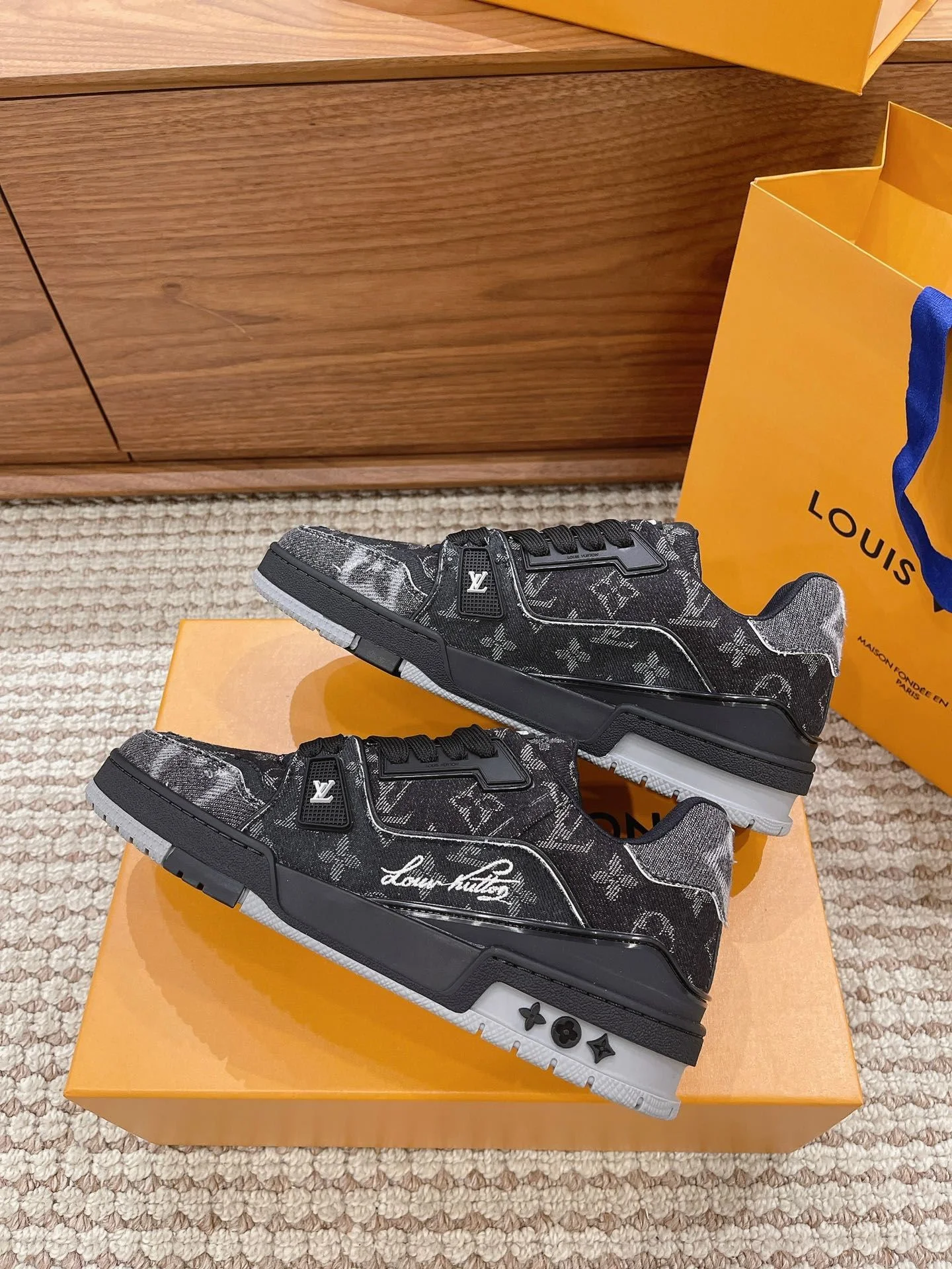 Louis Vuitton Trainer Sneaker Neat 31416