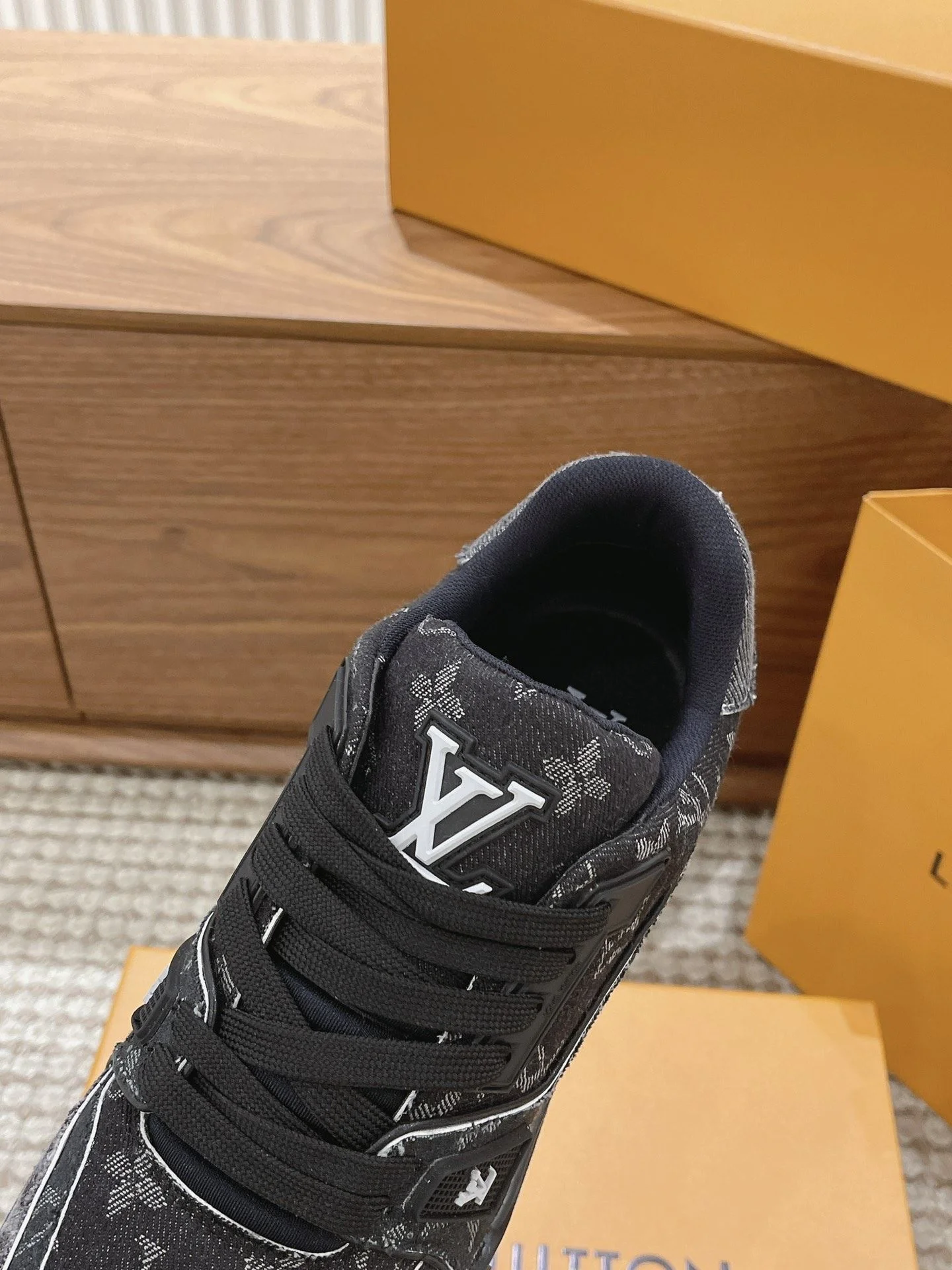 Louis Vuitton Trainer Sneaker Neat 31416