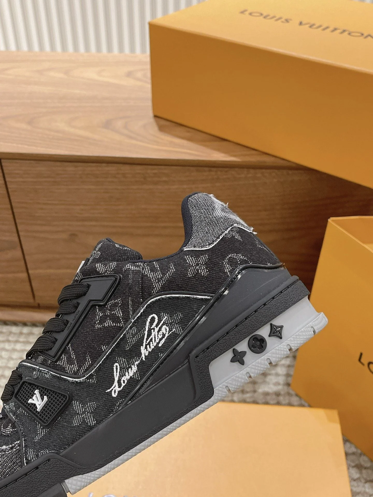 Louis Vuitton Trainer Sneaker Neat 31416