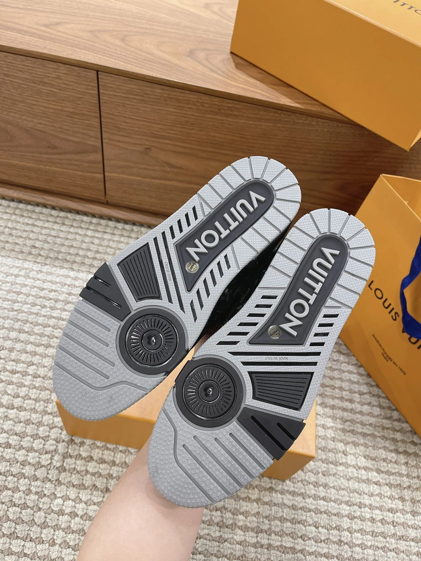 Louis Vuitton Trainer Sneaker Neat 31416