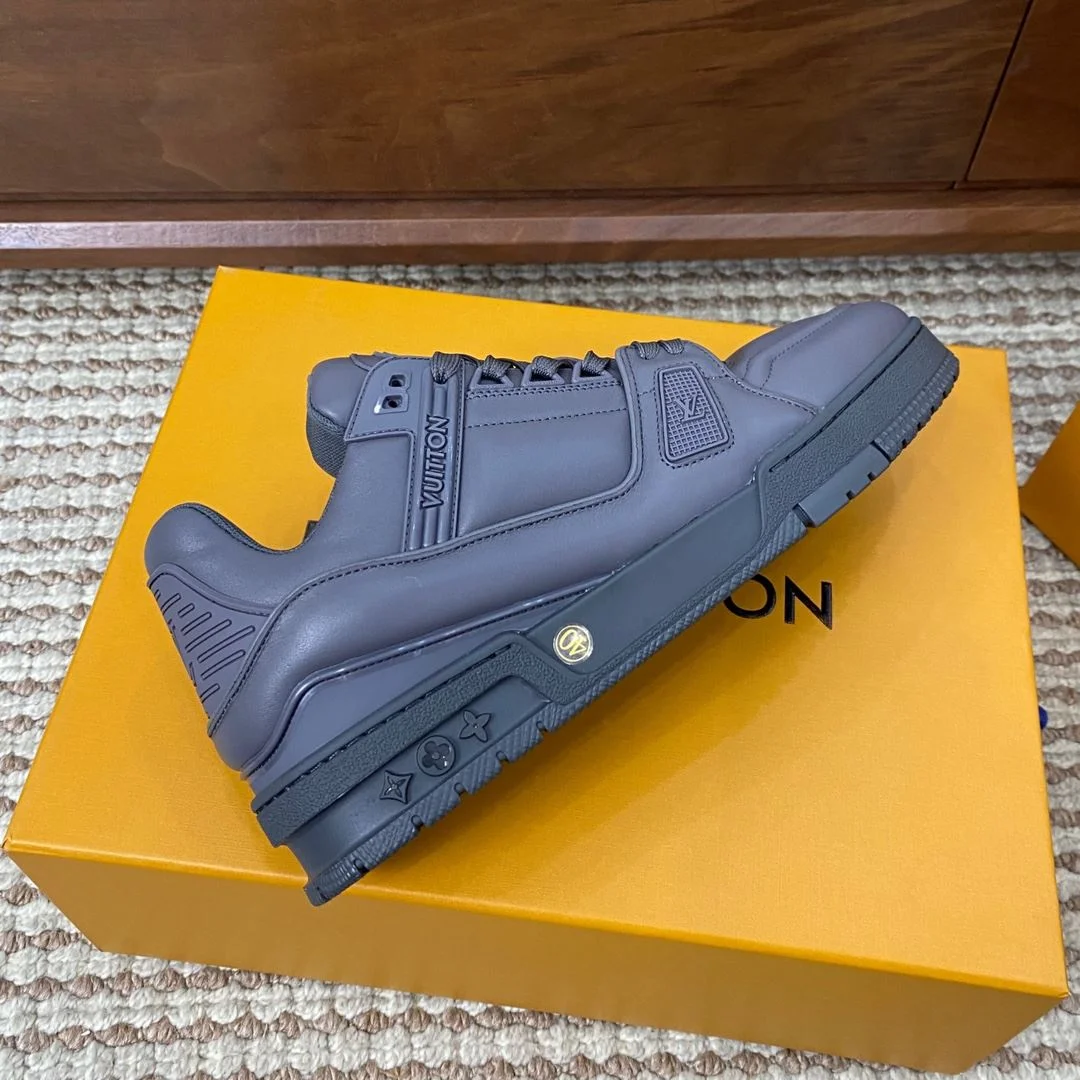 Louis Vuitton Trainer Sneaker SmoothTexture 31418