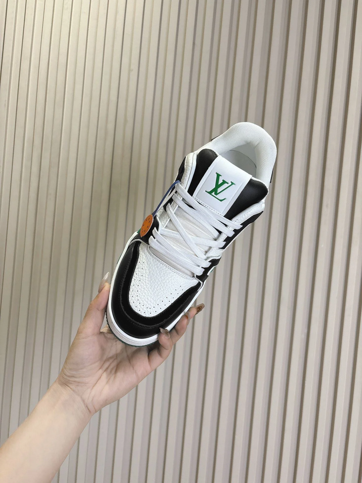 Louis Vuitton Trainer Sneaker DailyWear 31400