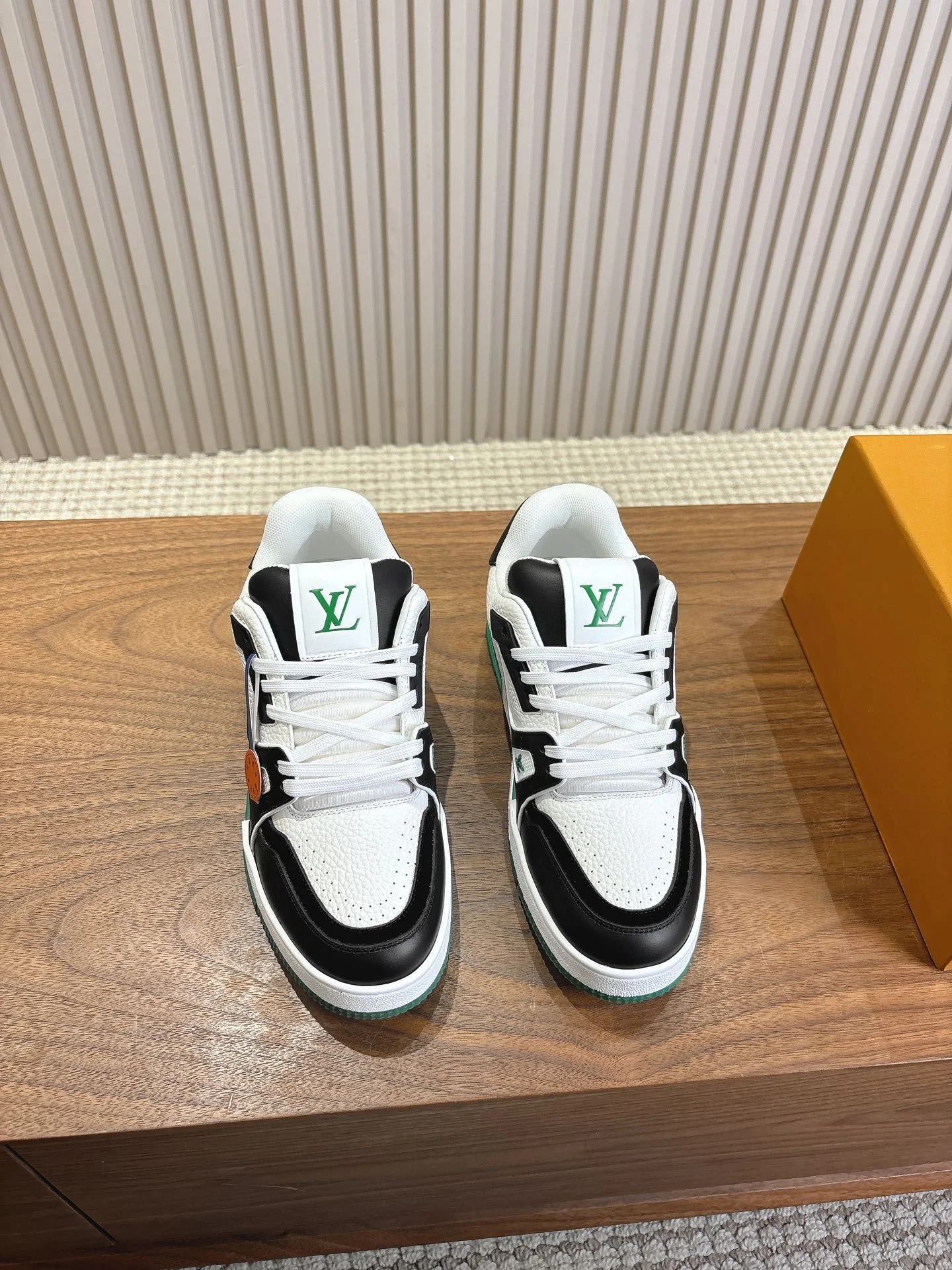 Louis Vuitton Trainer Sneaker DailyWear 31400