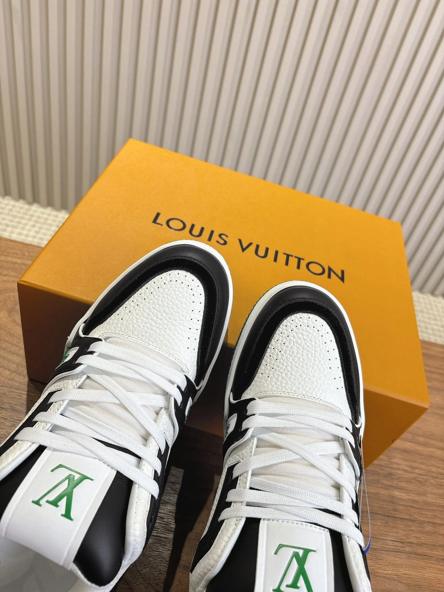 Louis Vuitton Trainer Sneaker DailyWear 31400