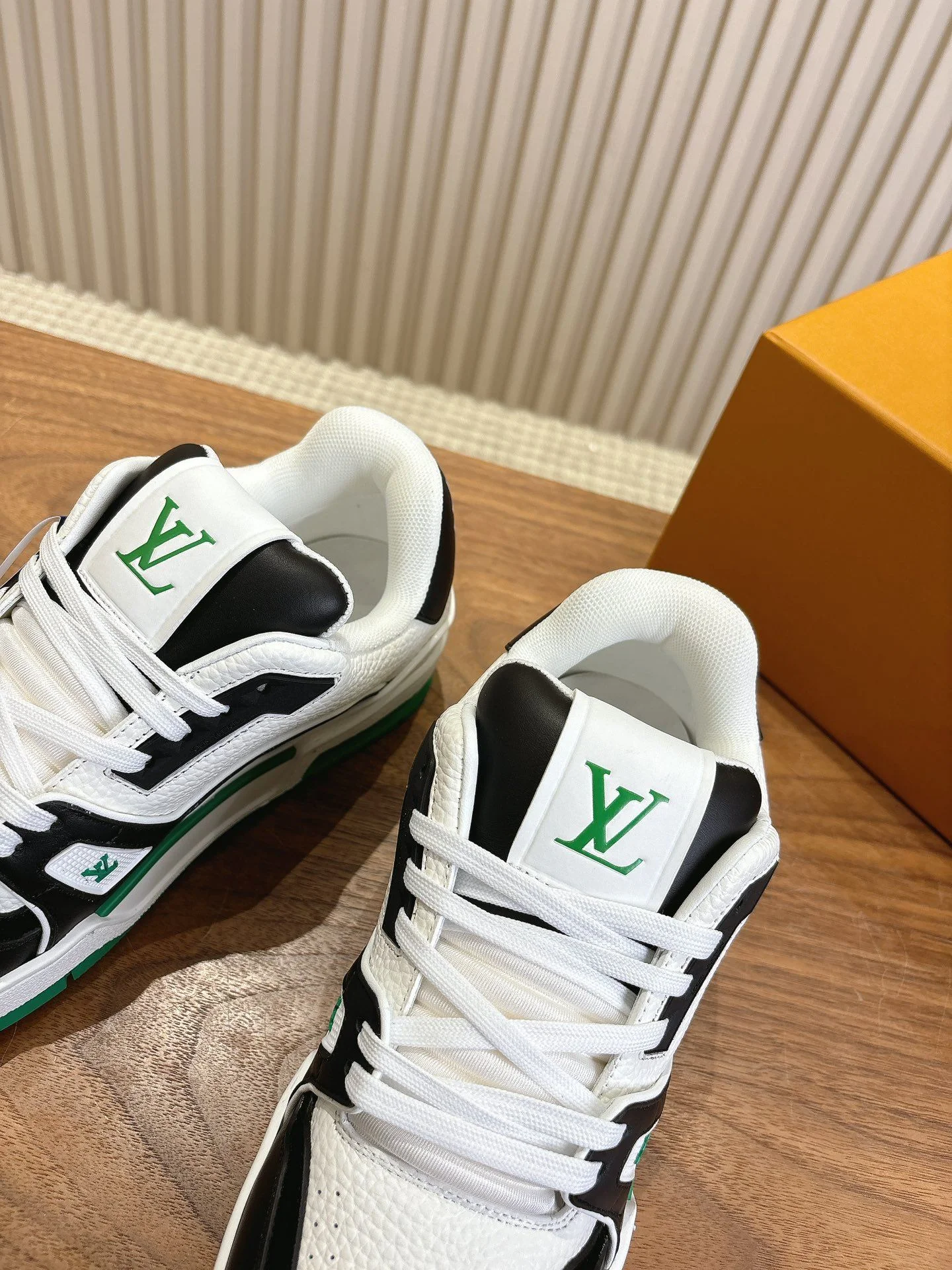 Louis Vuitton Trainer Sneaker DailyWear 31400