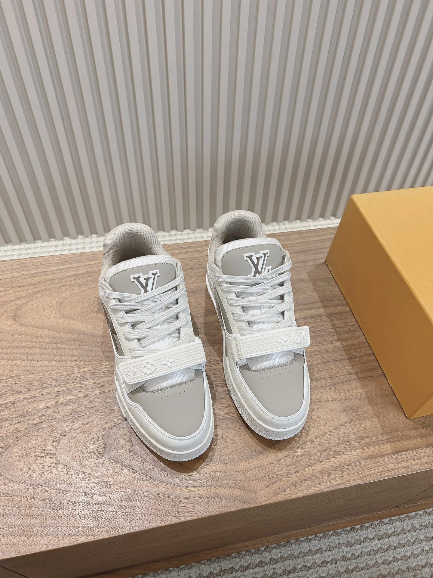 Chic Louis Vuitton Trainer Sneaker 31398
