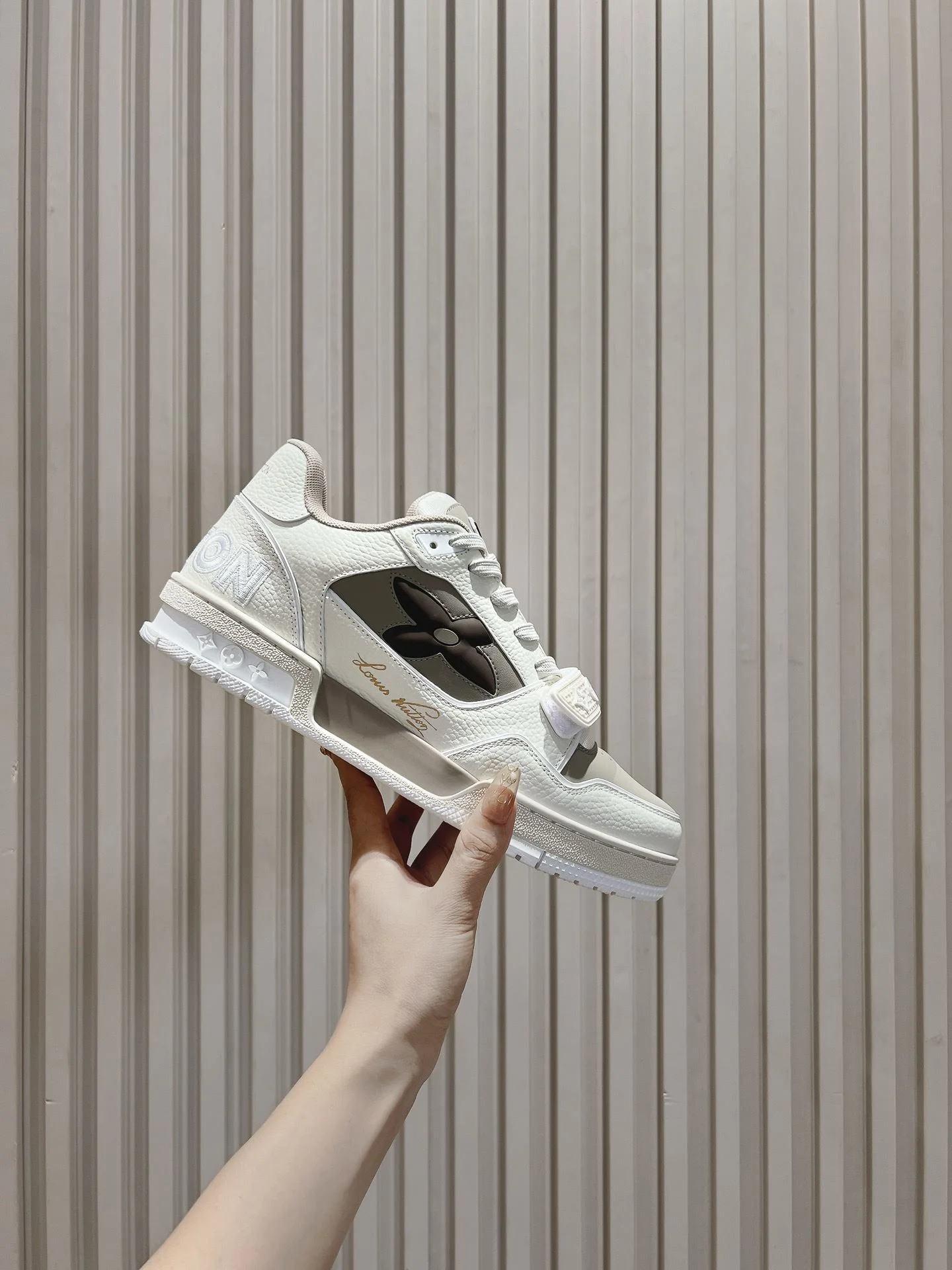 Chic Louis Vuitton Trainer Sneaker 31398
