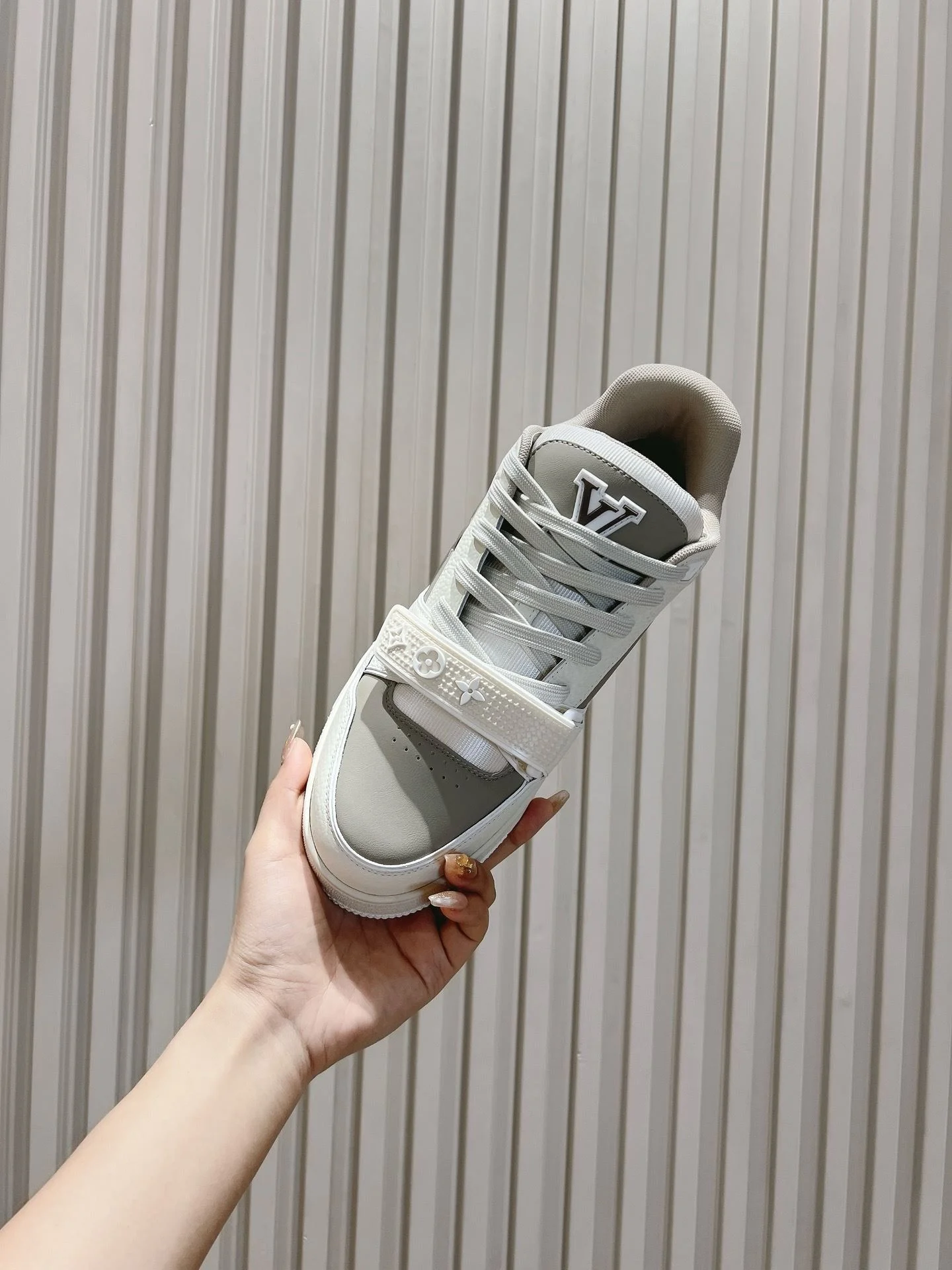Chic Louis Vuitton Trainer Sneaker 31398