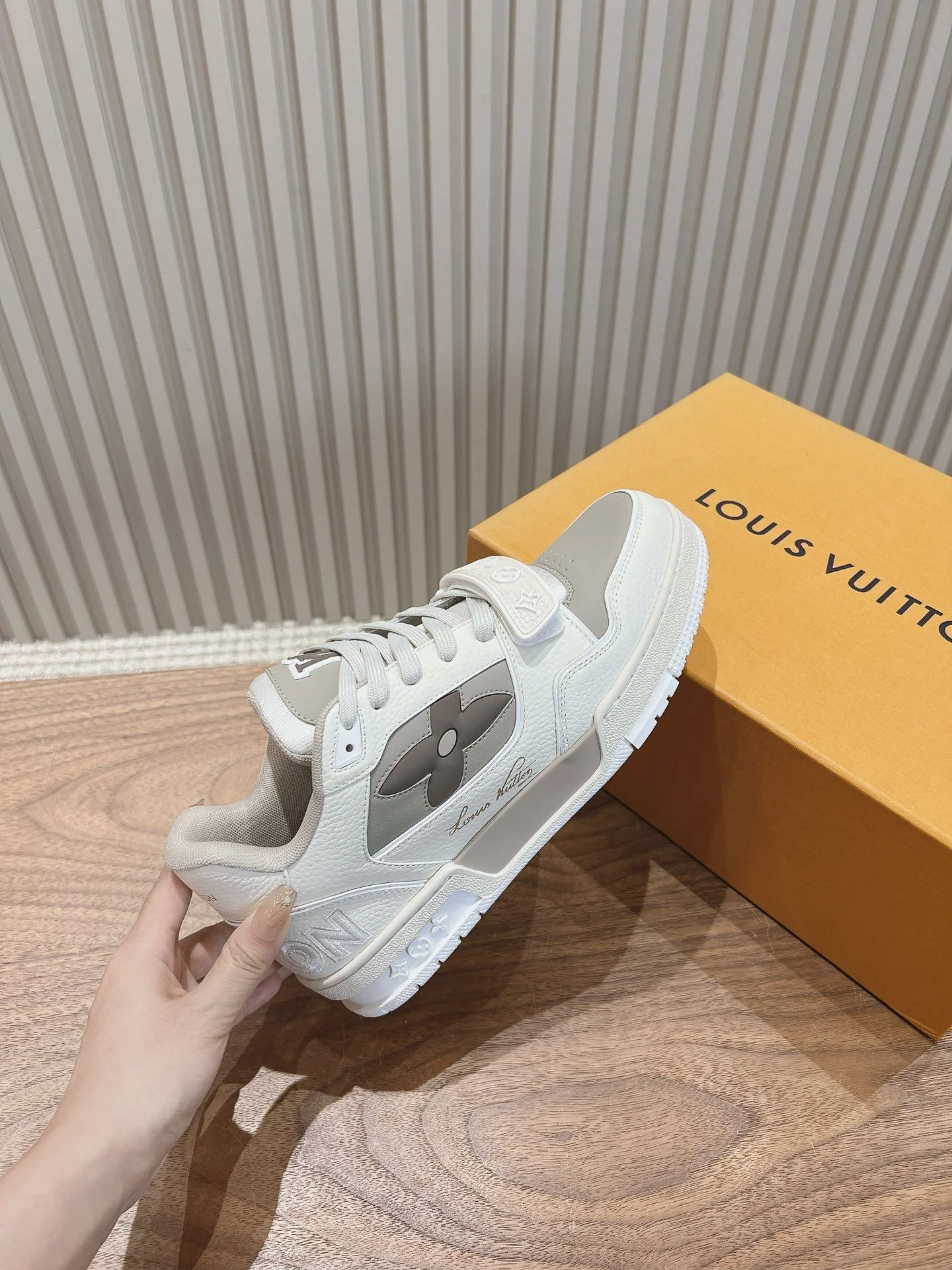 Chic Louis Vuitton Trainer Sneaker 31398