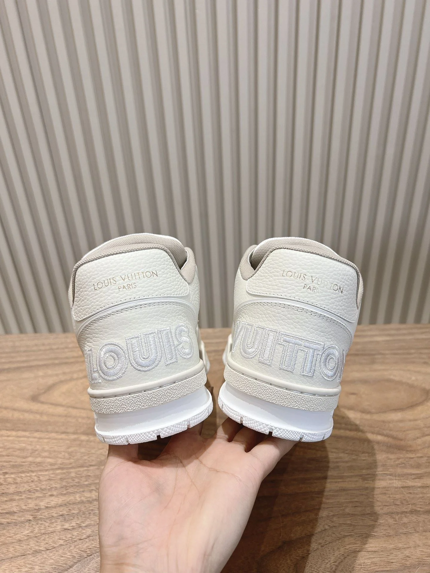 Chic Louis Vuitton Trainer Sneaker 31398