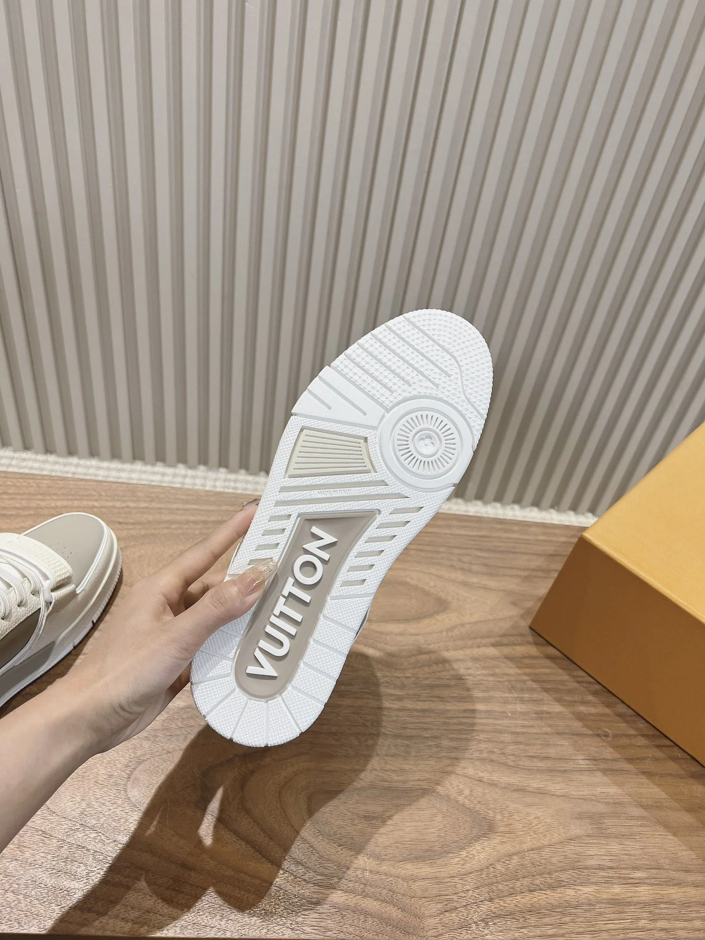 Chic Louis Vuitton Trainer Sneaker 31398