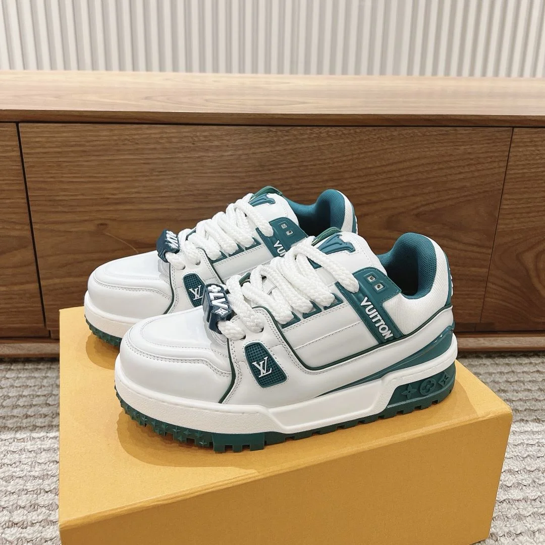 Louis Vuitton Trainer Sneaker Practical 31377
