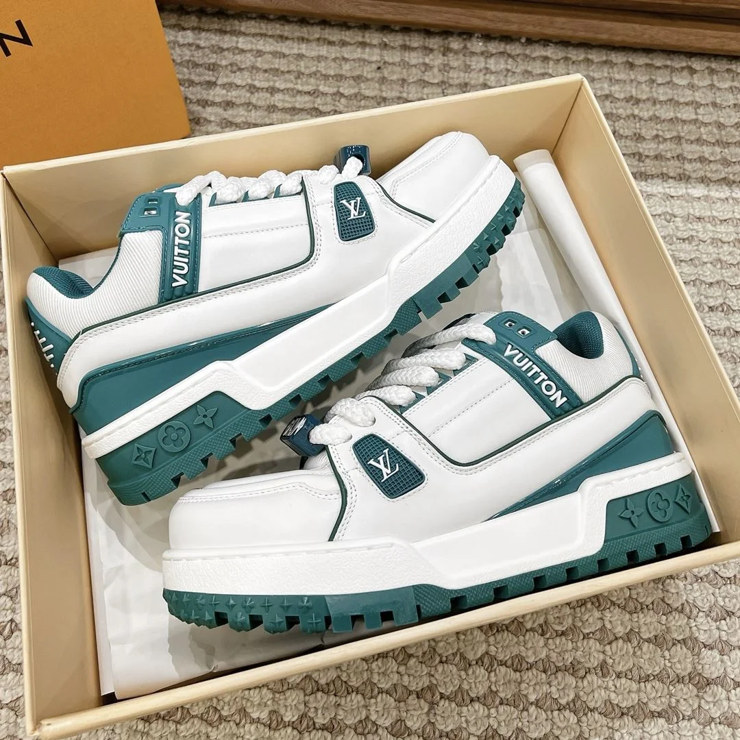 Louis Vuitton Trainer Sneaker Practical 31377