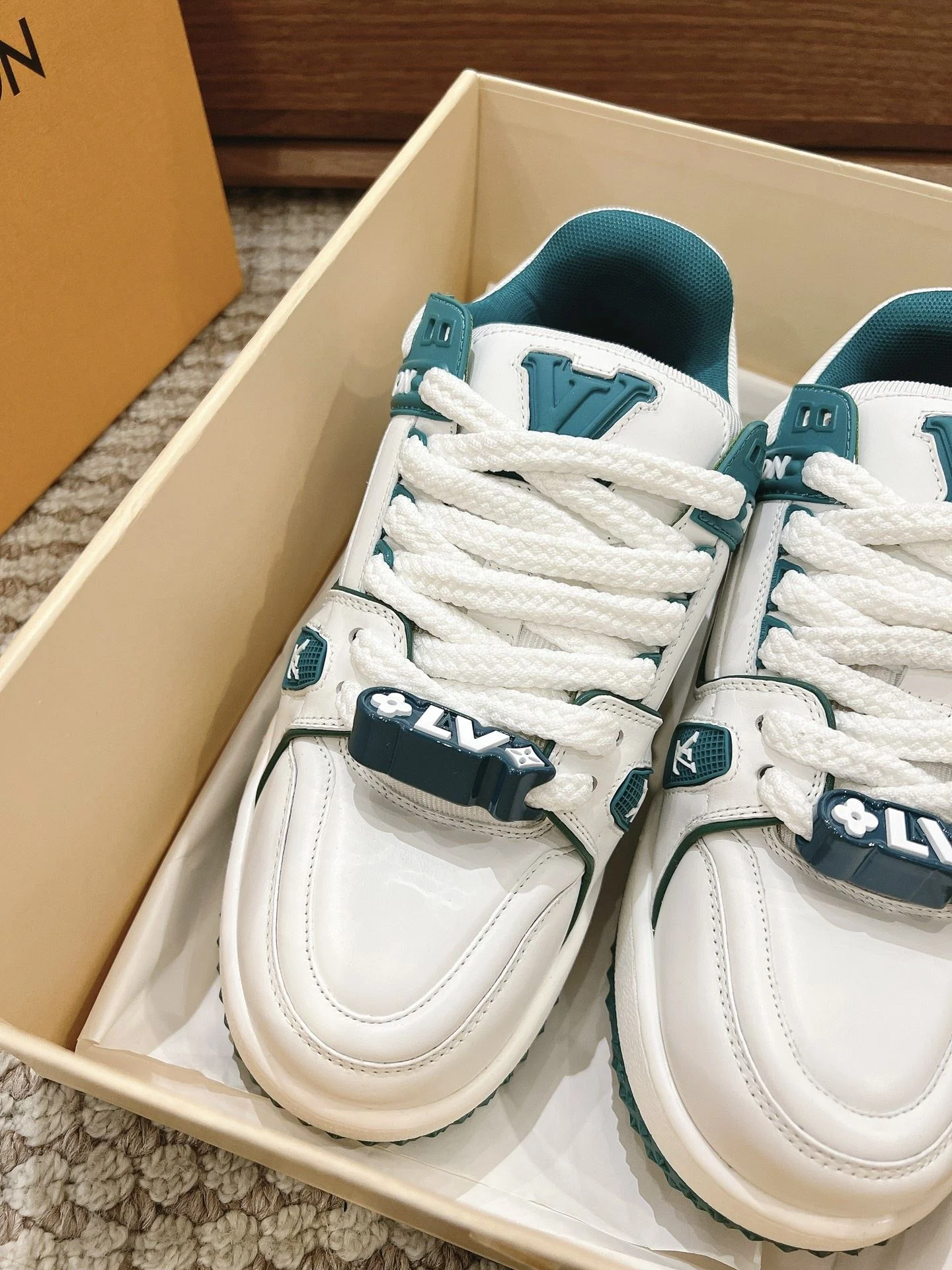 Louis Vuitton Trainer Sneaker Practical 31377
