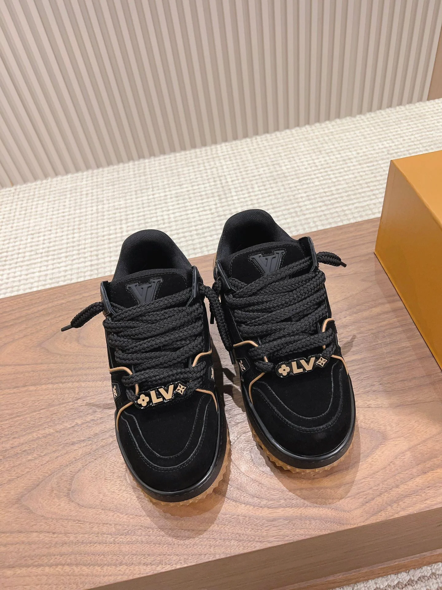 Louis Vuitton Trainer Sneaker Fashionable 31382