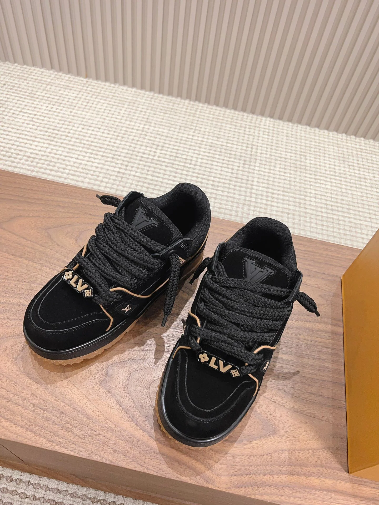 Louis Vuitton Trainer Sneaker Fashionable 31382