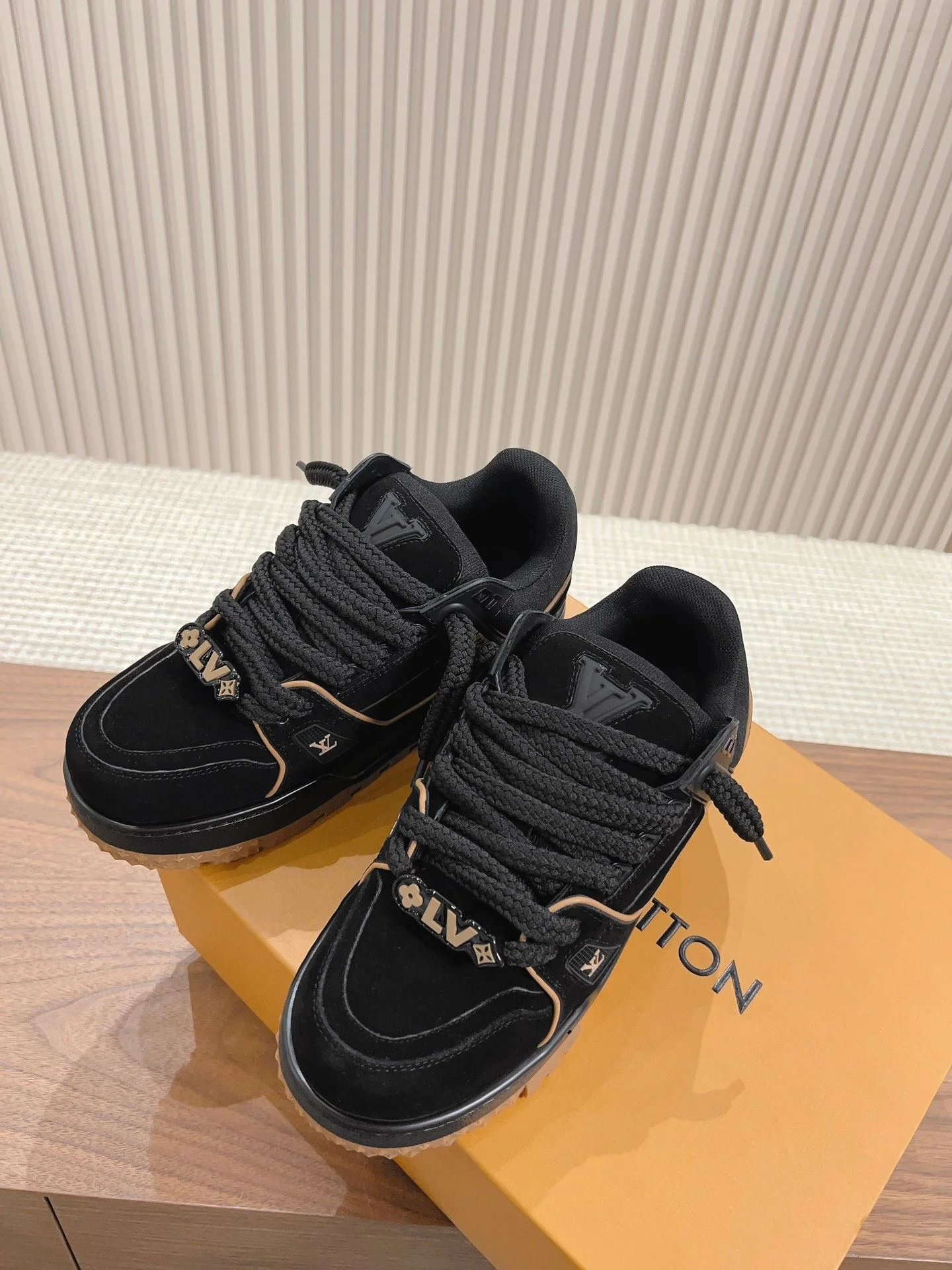 Louis Vuitton Trainer Sneaker Fashionable 31382