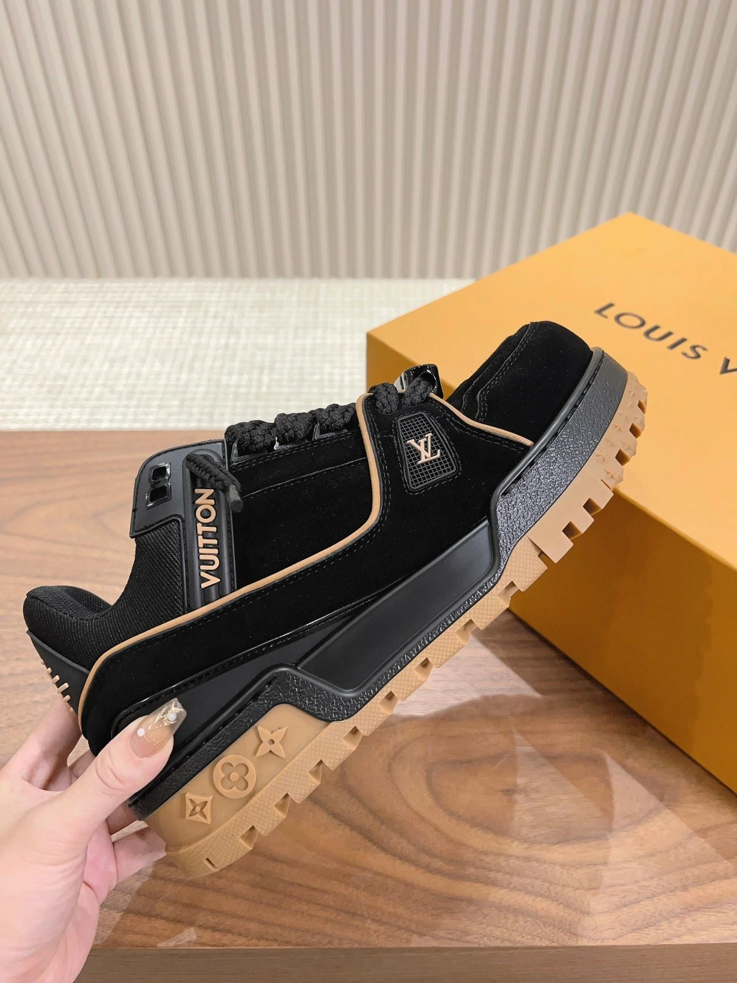 Louis Vuitton Trainer Sneaker Fashionable 31382