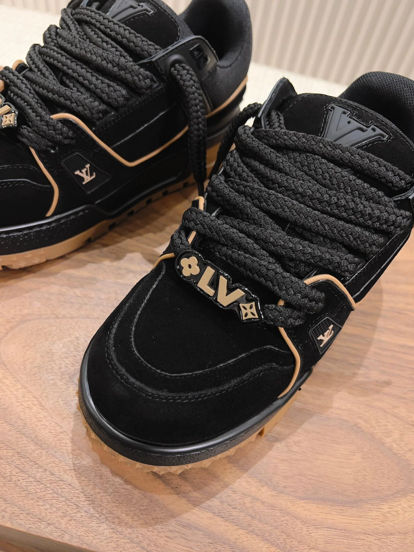 Louis Vuitton Trainer Sneaker Fashionable 31382