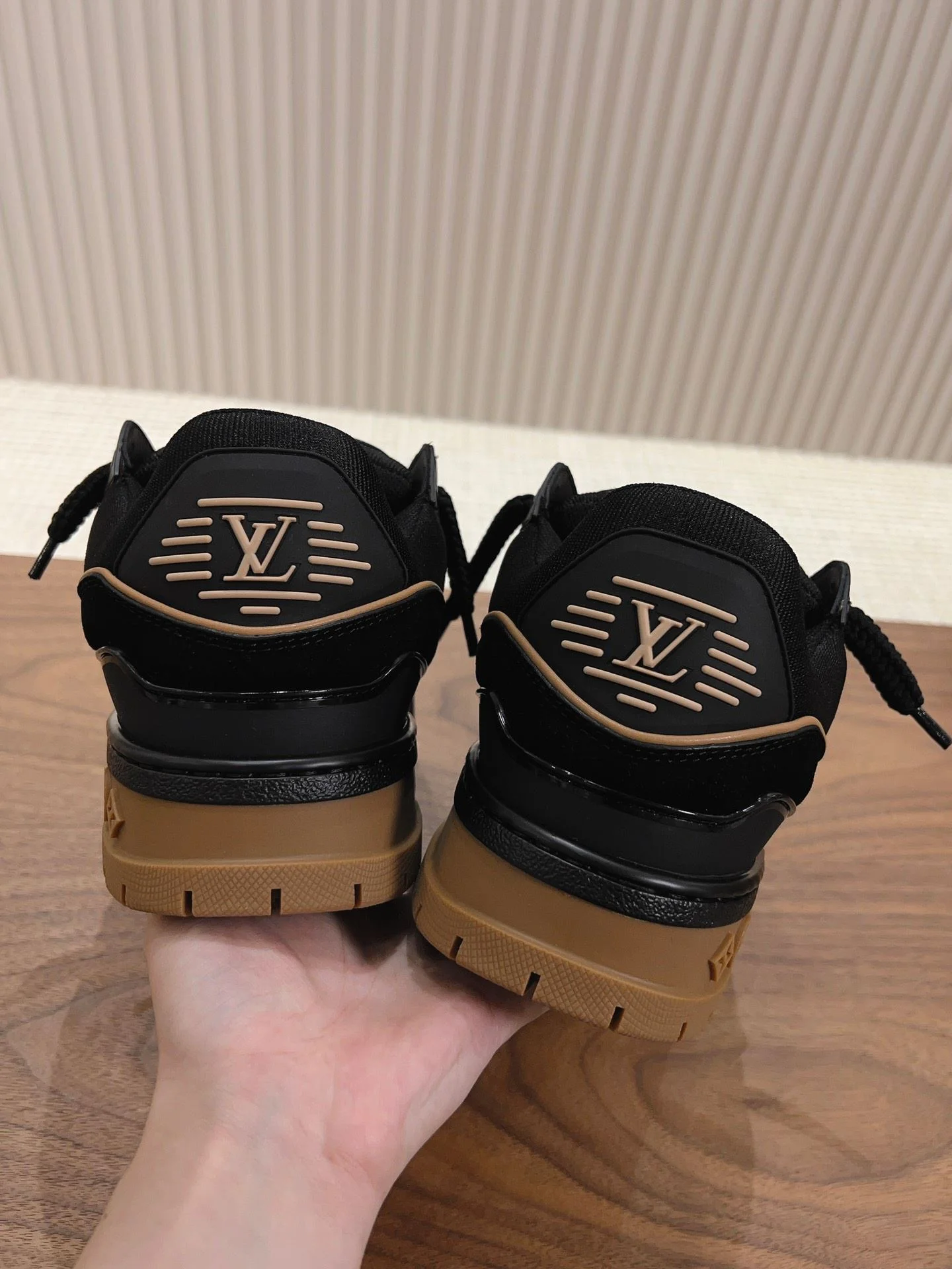 Louis Vuitton Trainer Sneaker Fashionable 31382