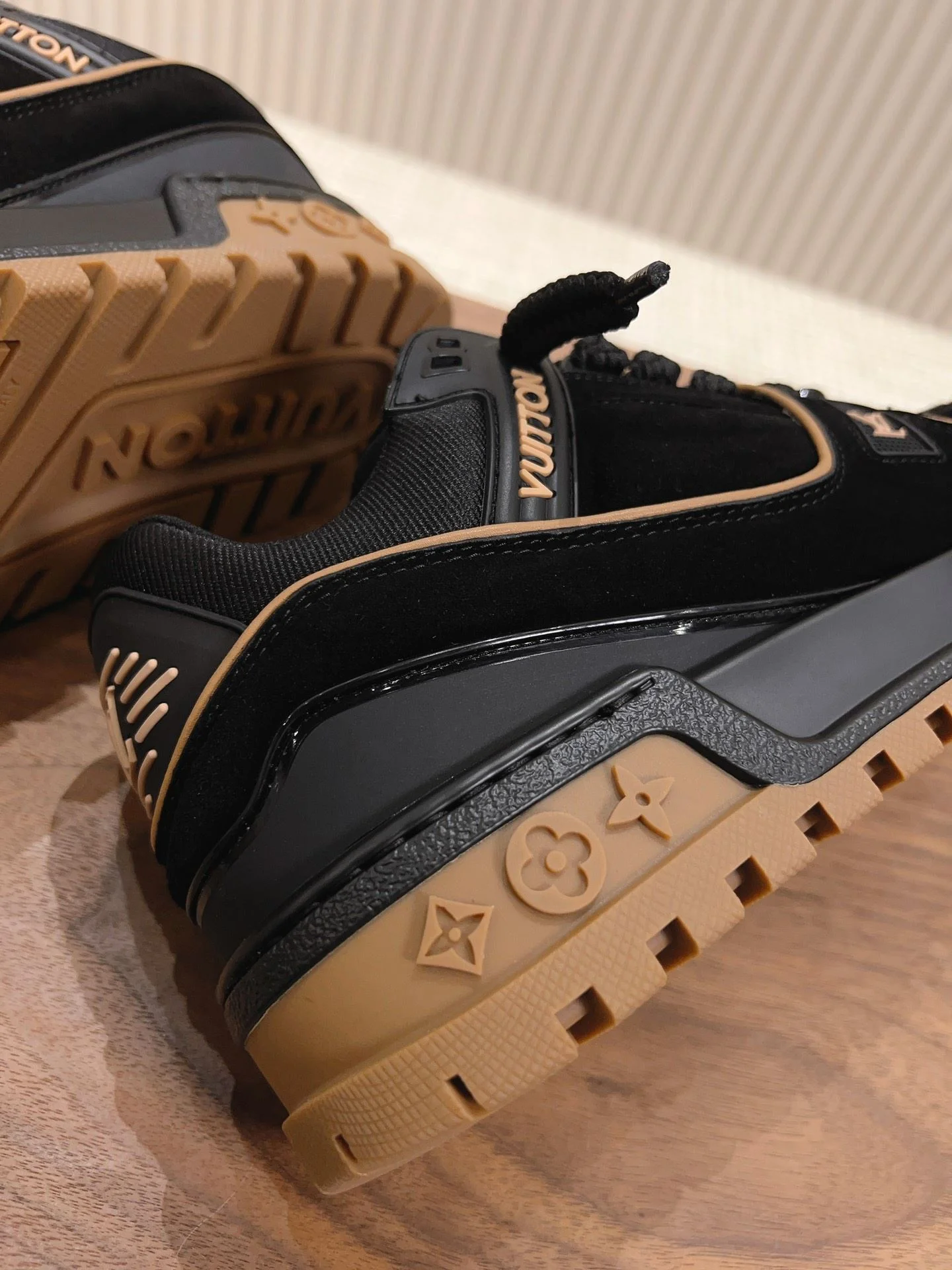 Louis Vuitton Trainer Sneaker Fashionable 31382