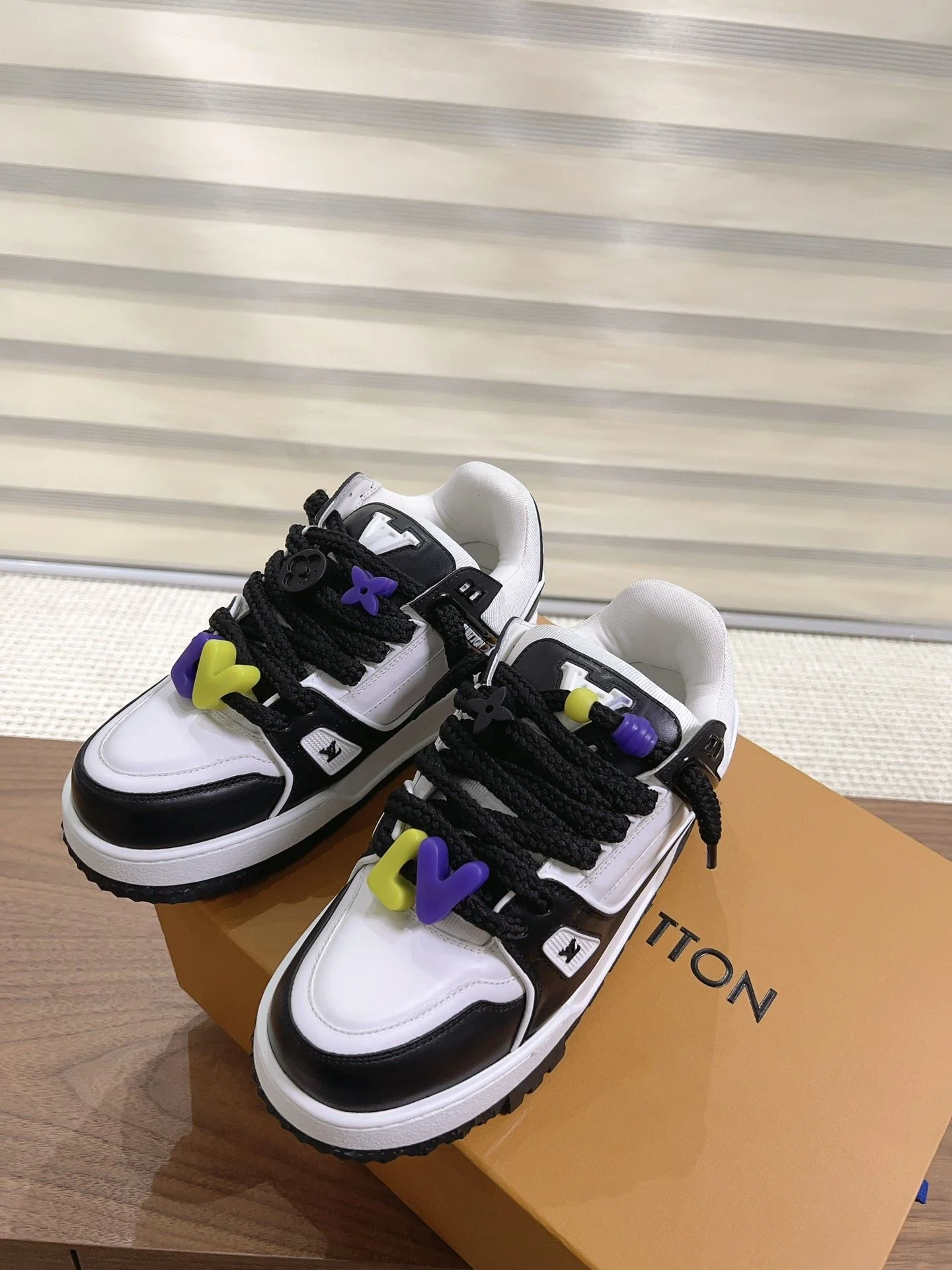 Practical Louis Vuitton Trainer Sneaker 31380