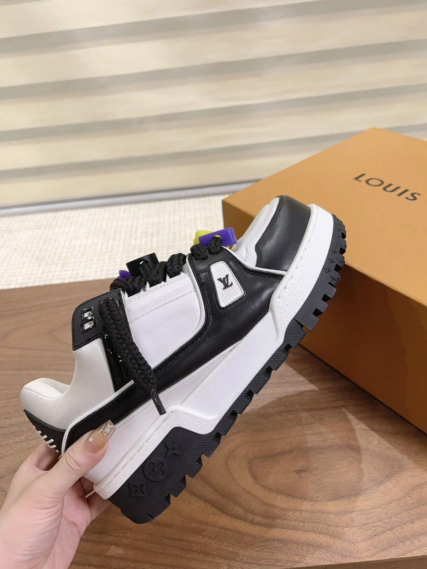 Practical Louis Vuitton Trainer Sneaker 31380