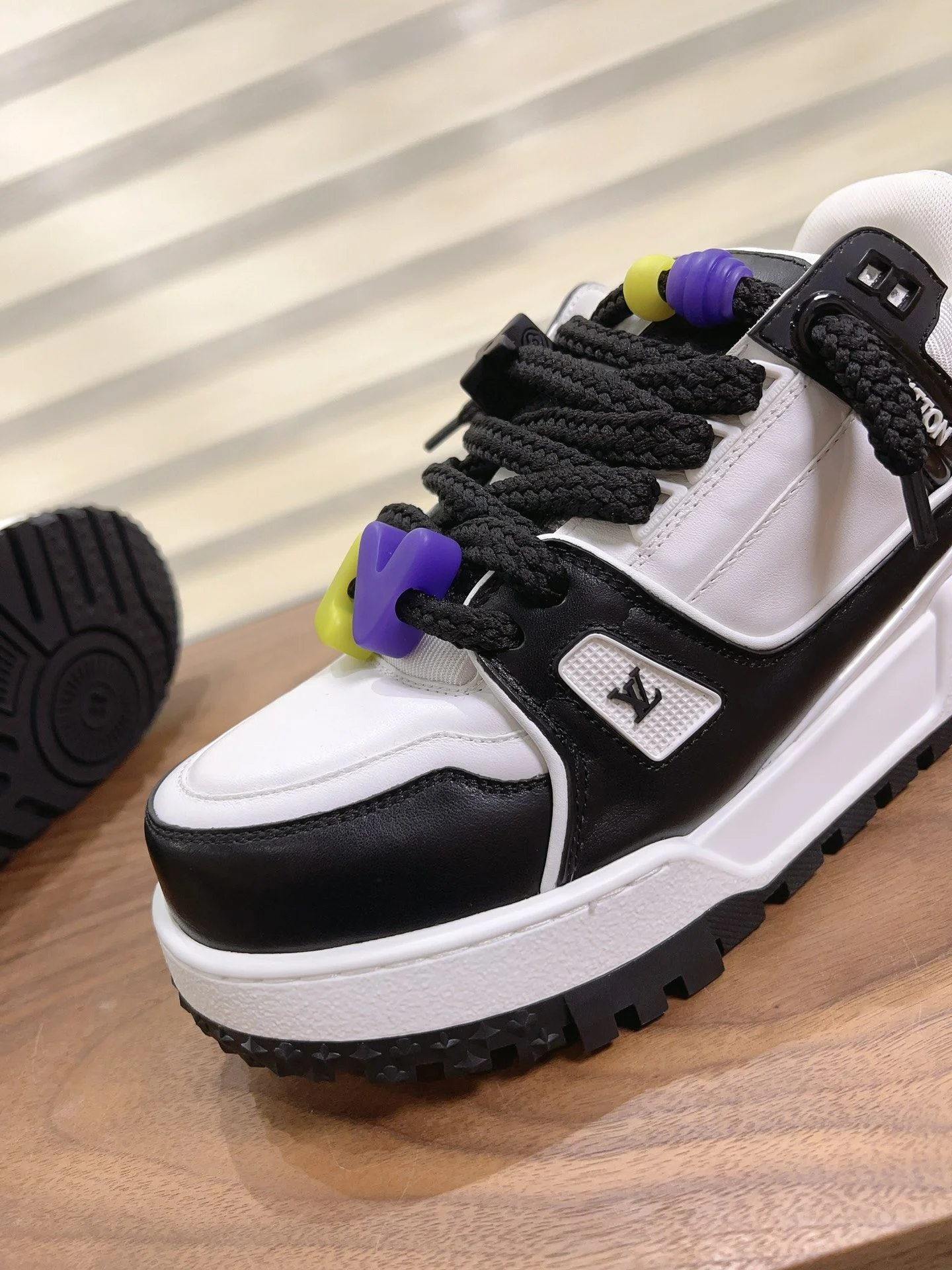 Practical Louis Vuitton Trainer Sneaker 31380