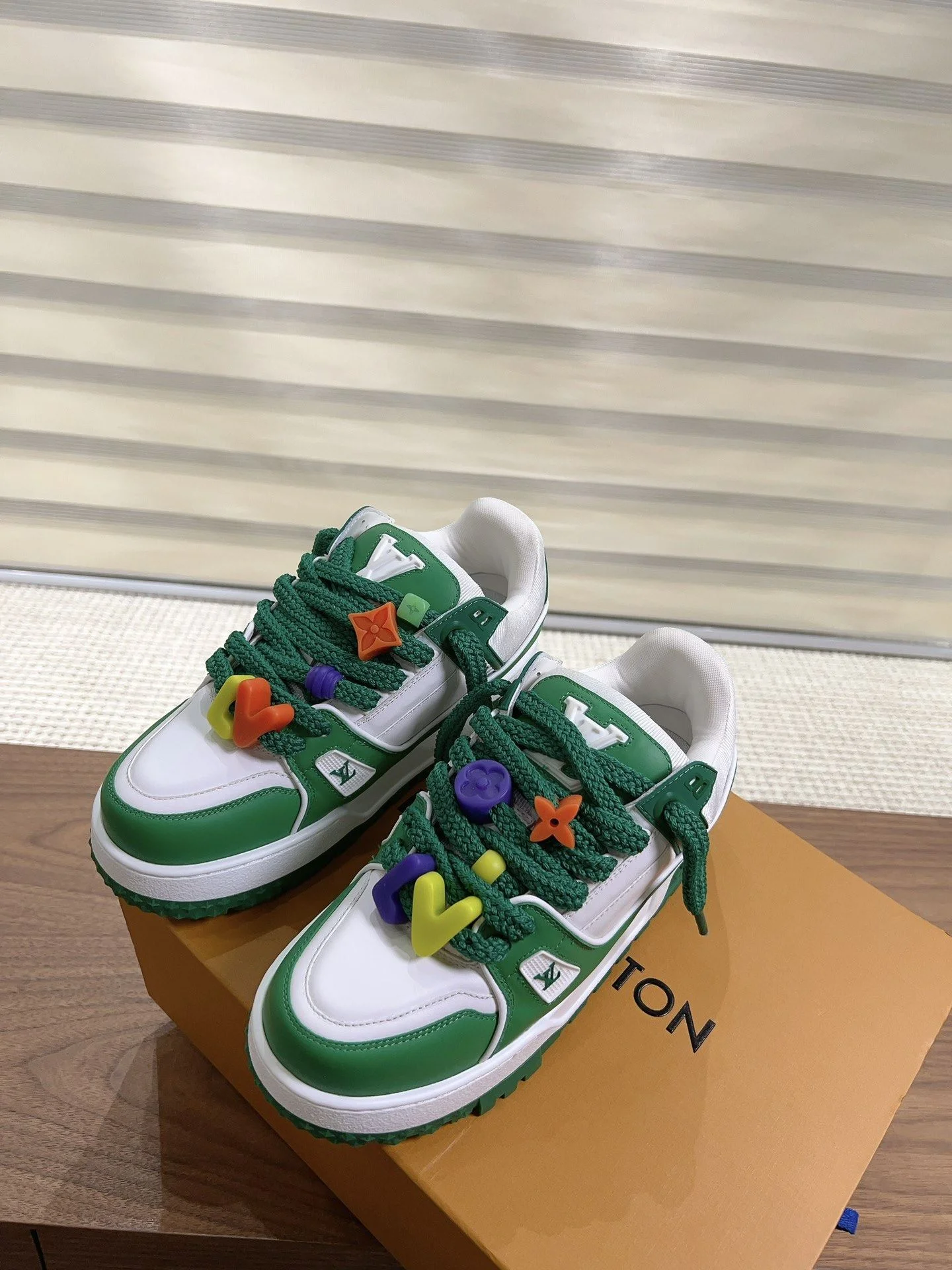 Louis Vuitton Trainer Sneaker WellDesigned 31374