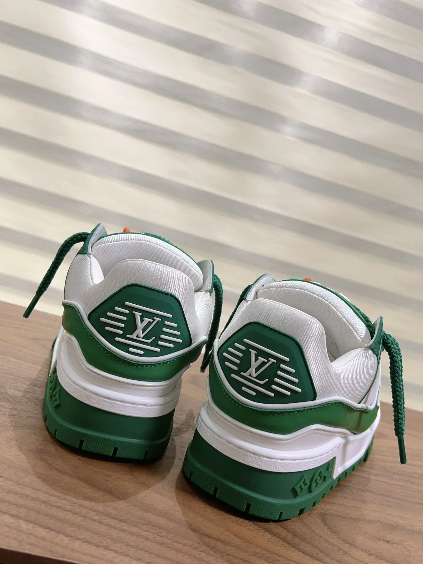 Louis Vuitton Trainer Sneaker WellDesigned 31374