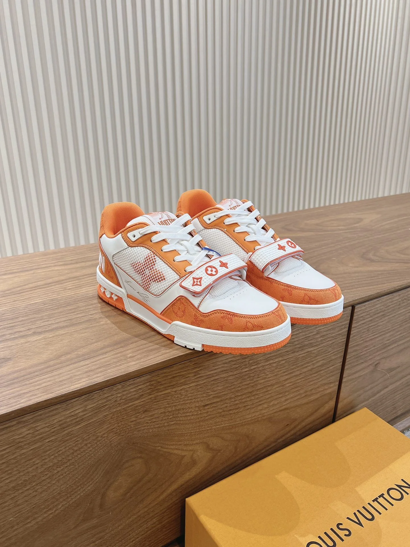 Louis Vuitton Trainer Sneaker Elegant 31375
