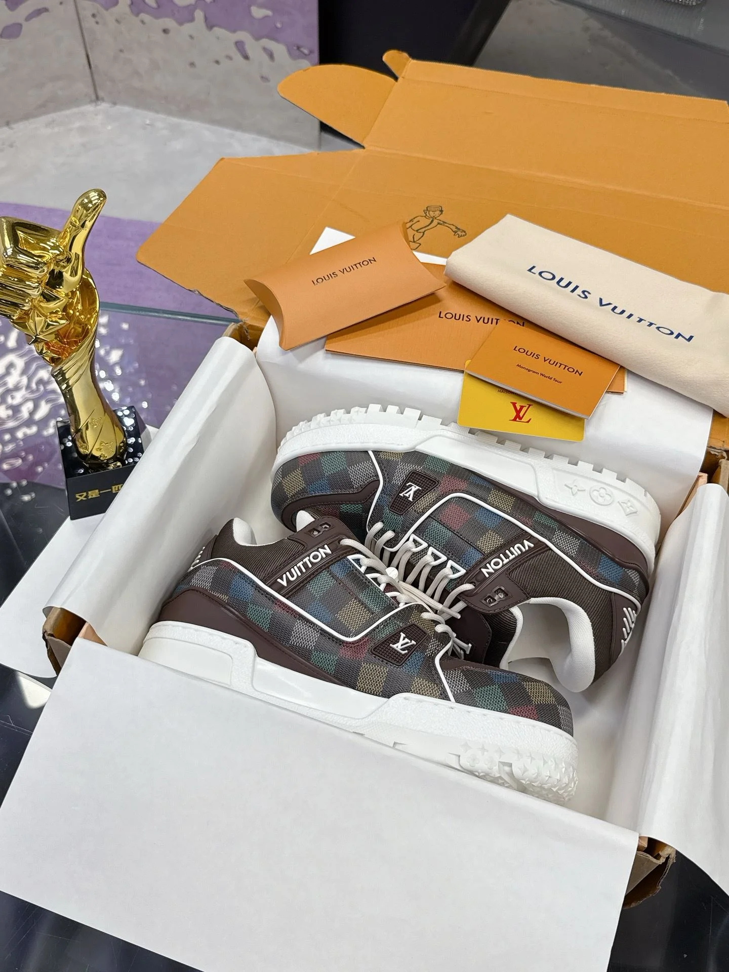 Louis Vuitton Trainer Sneaker Classic 31371